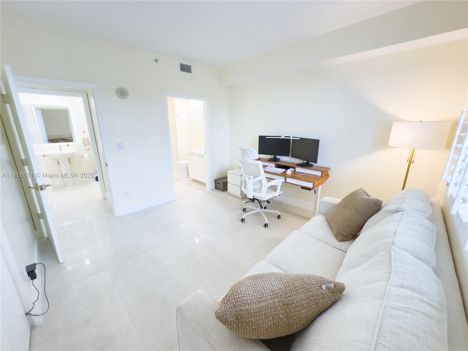 BLUE CONDO - Residential Lease