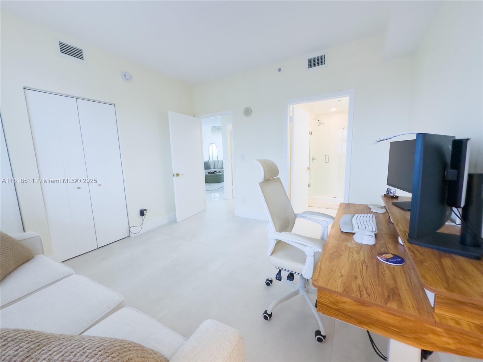 BLUE CONDO - Residential Lease