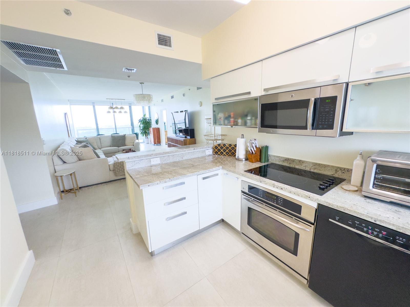BLUE CONDO - Residential Lease