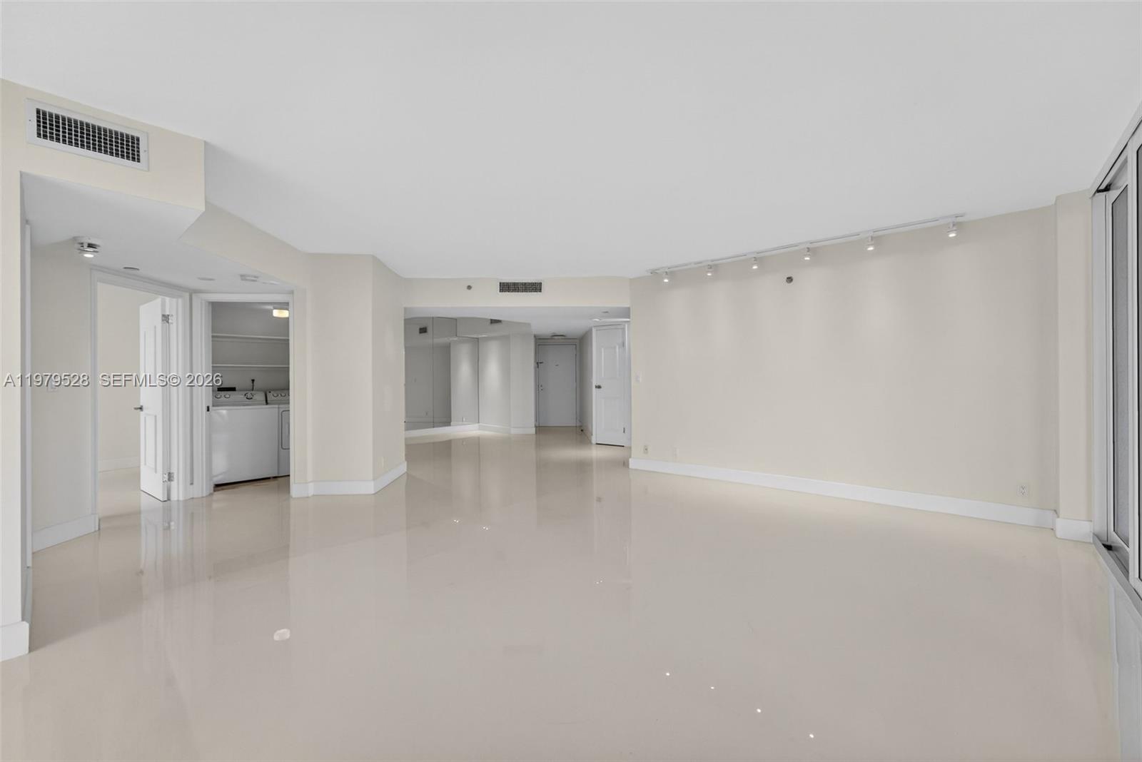 HARBOR TWS AT THE WATERWA - Residential