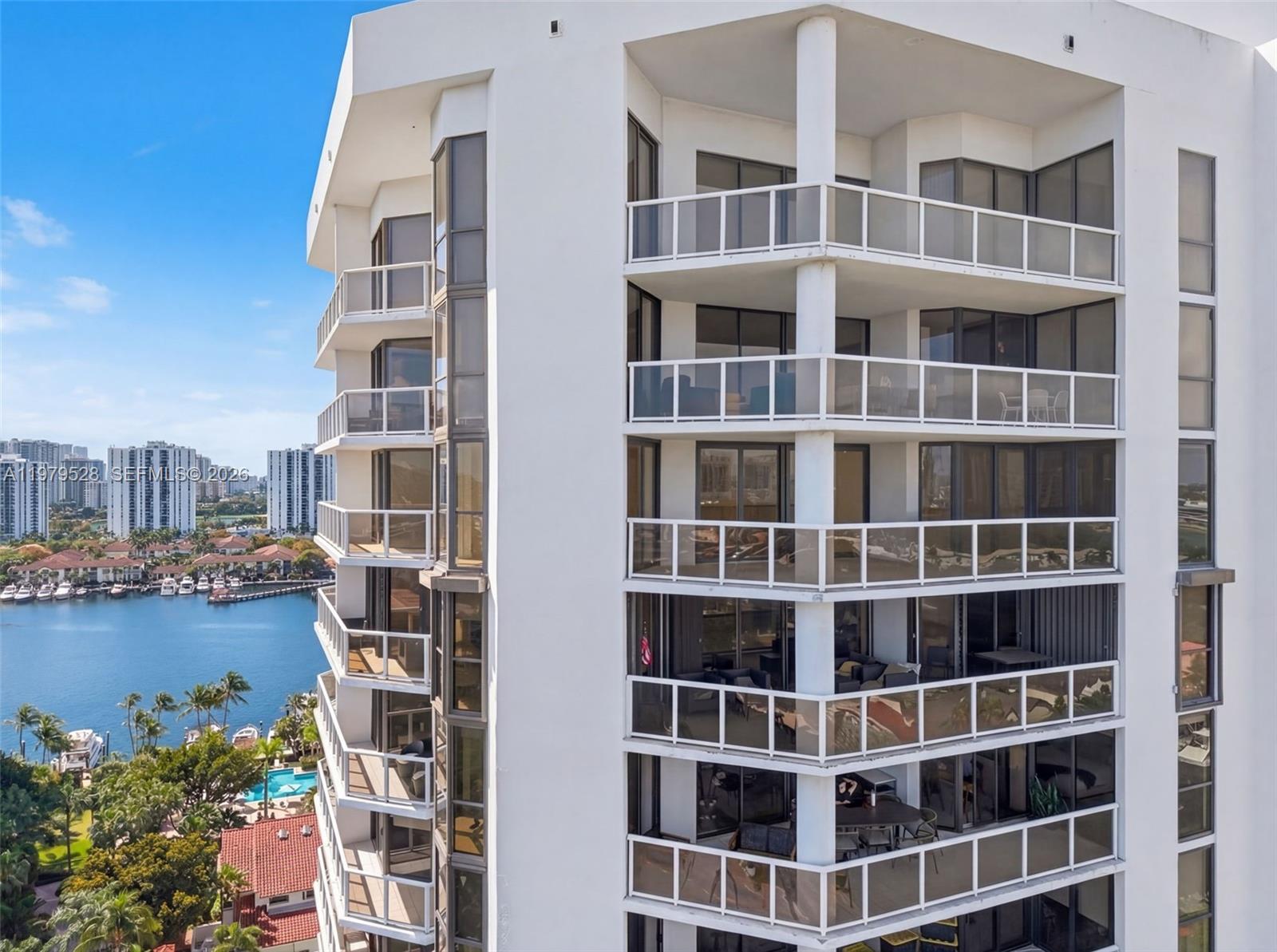 HARBOR TWS AT THE WATERWA - Residential