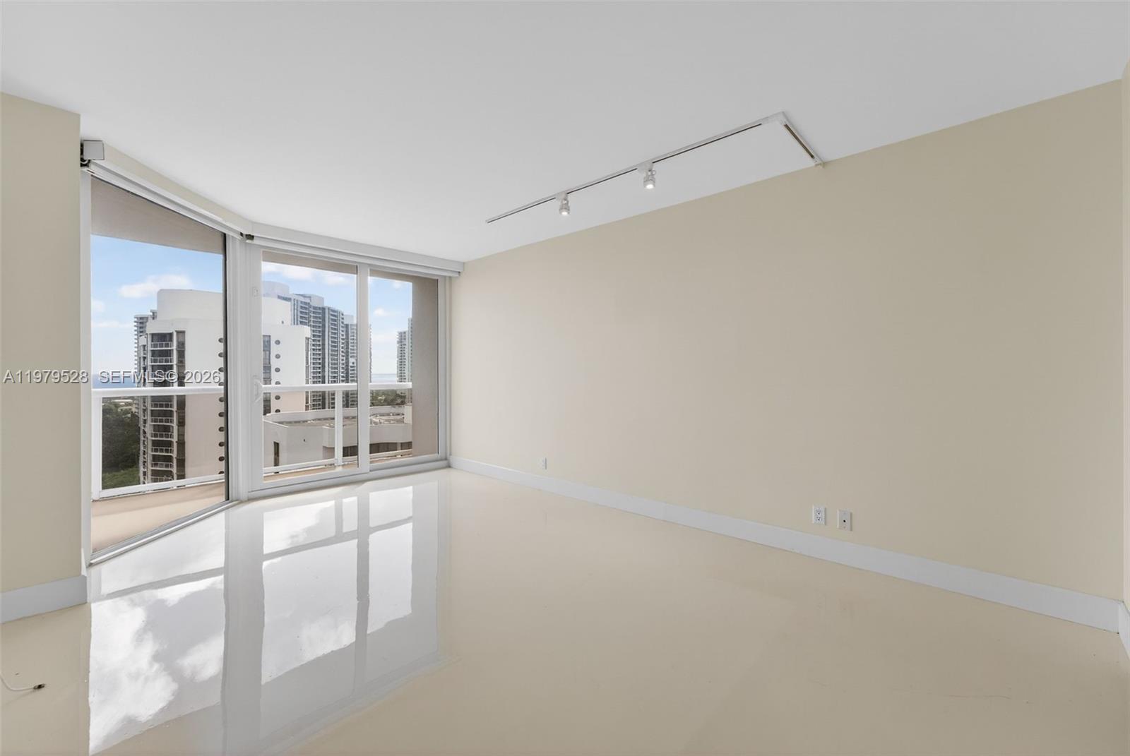 HARBOR TWS AT THE WATERWA - Residential