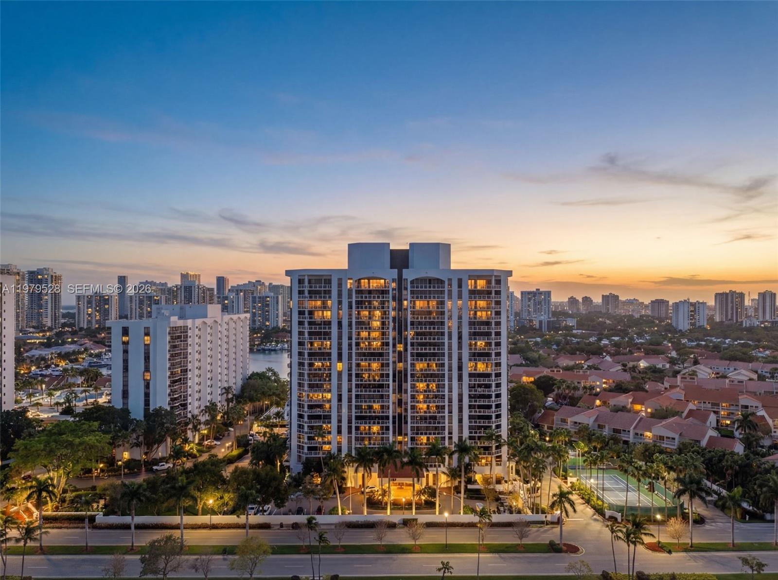 HARBOR TWS AT THE WATERWA - Residential