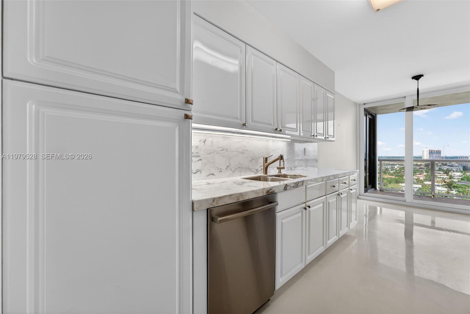 HARBOR TWS AT THE WATERWA - Residential