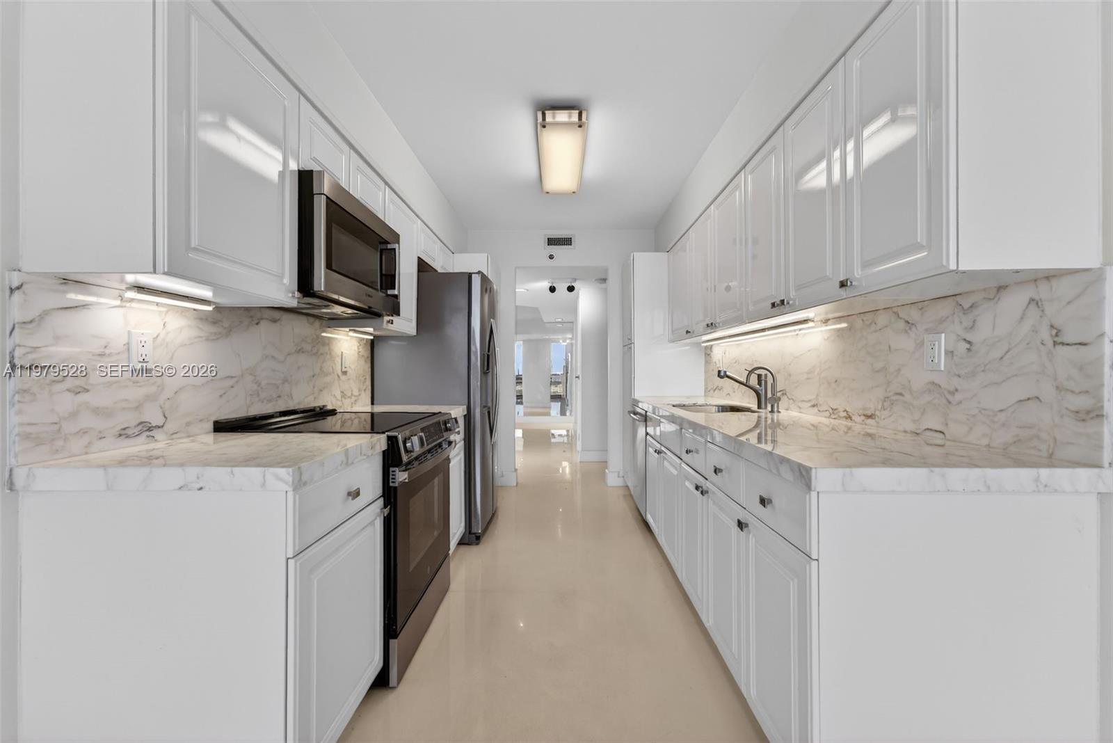 HARBOR TWS AT THE WATERWA - Residential