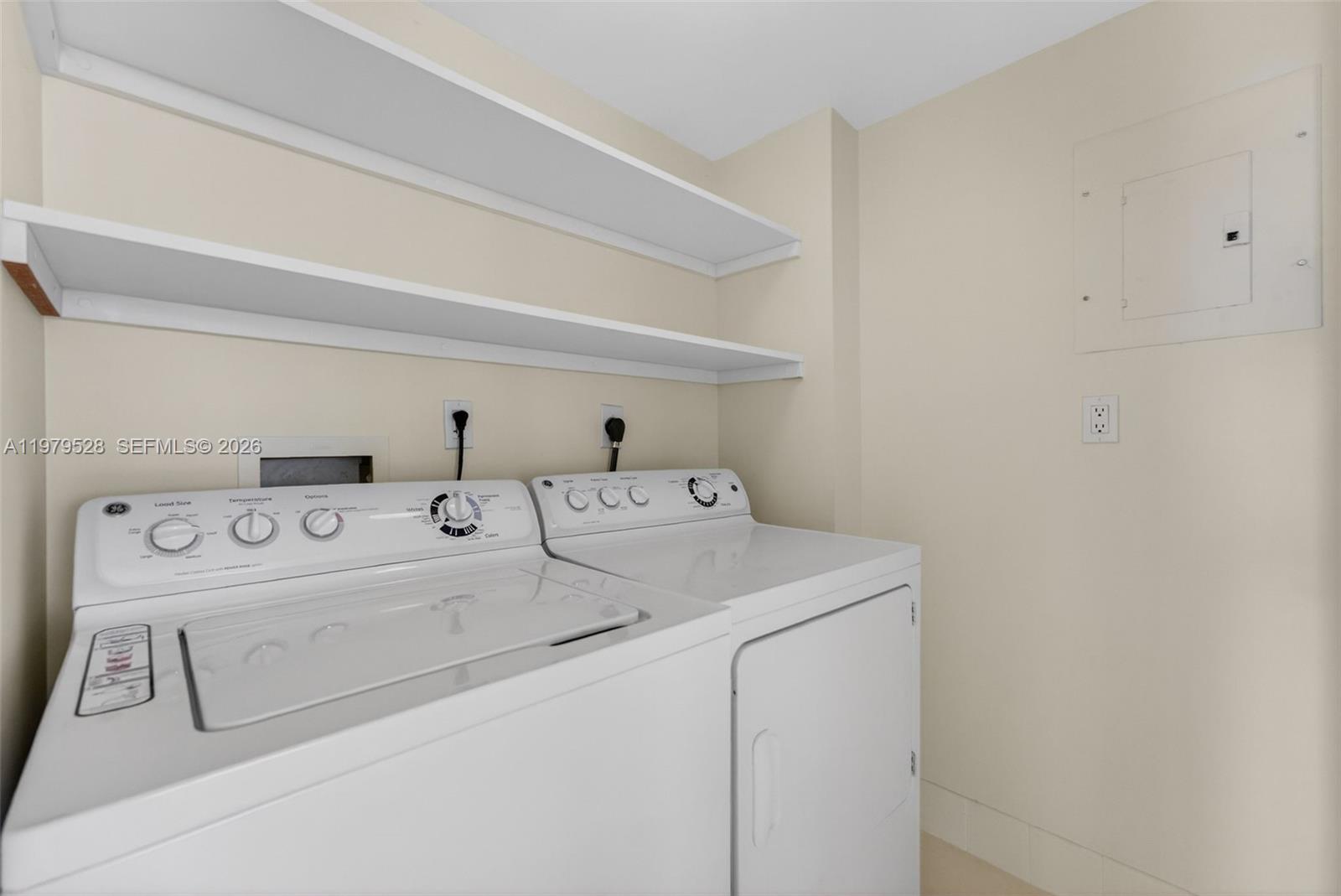 HARBOR TWS AT THE WATERWA - Residential