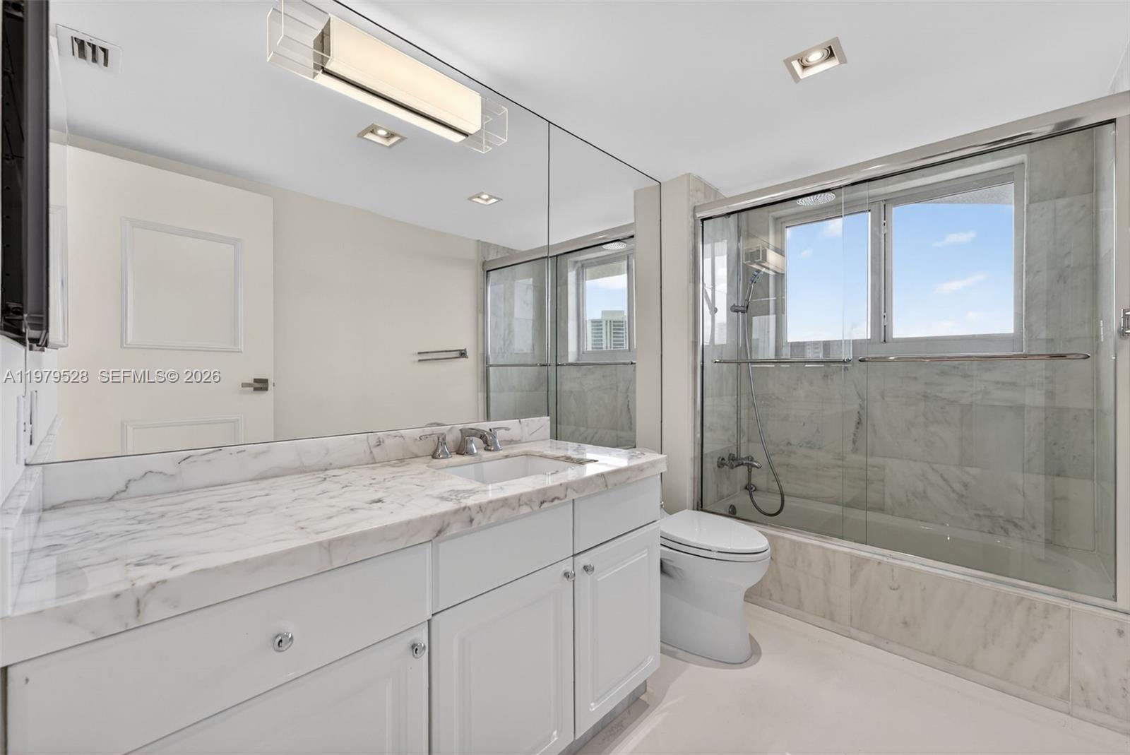 HARBOR TWS AT THE WATERWA - Residential