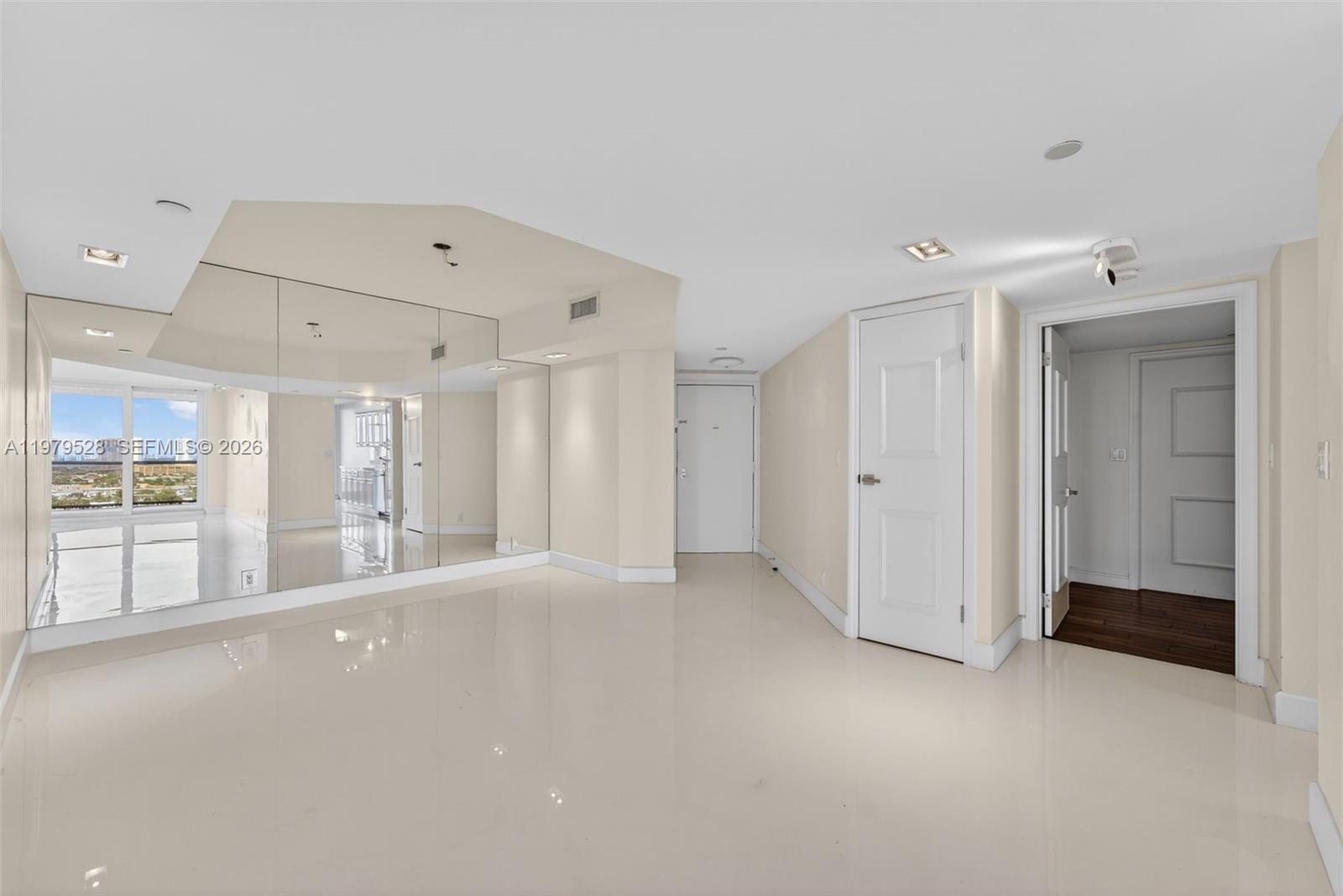 HARBOR TWS AT THE WATERWA - Residential