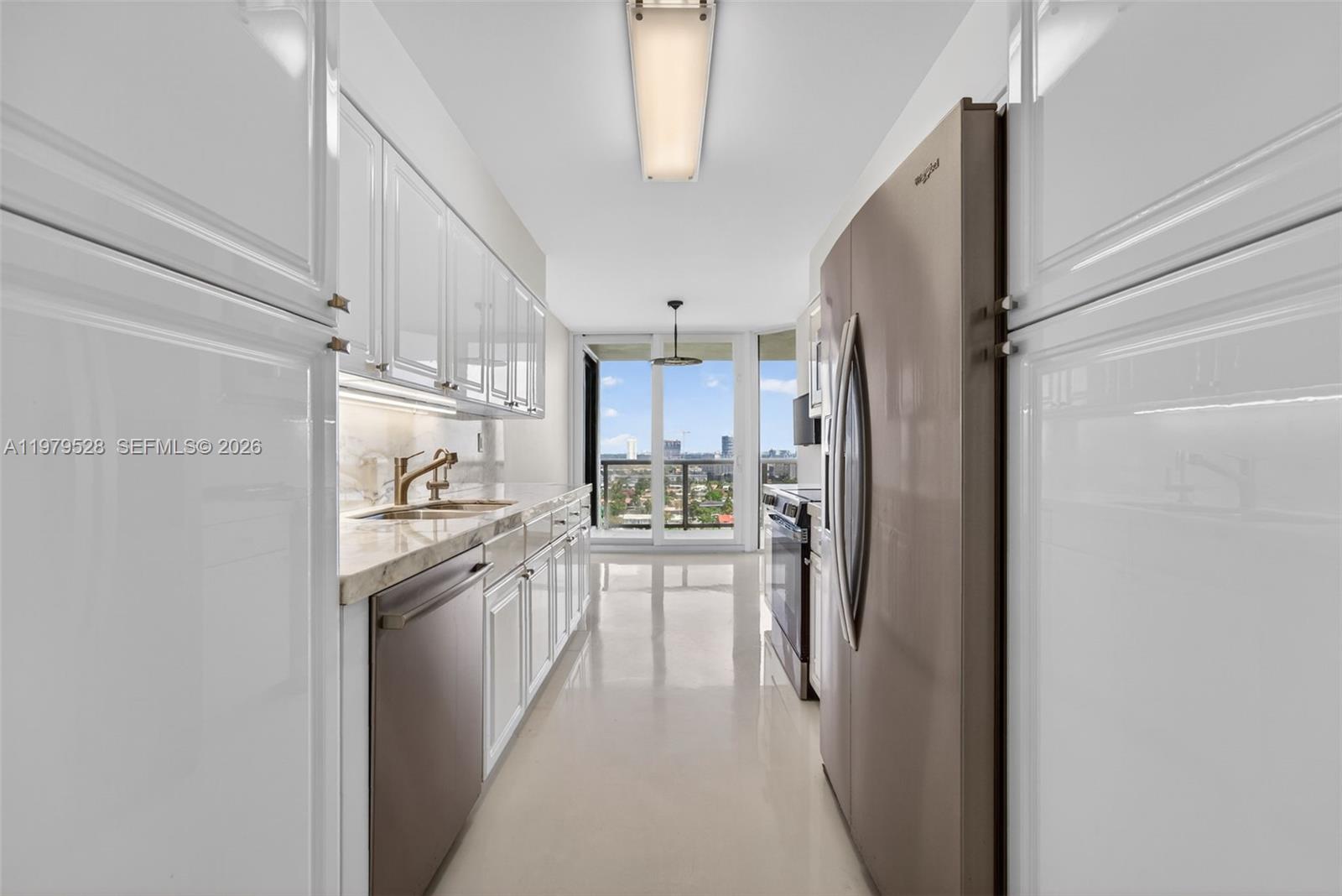 HARBOR TWS AT THE WATERWA - Residential