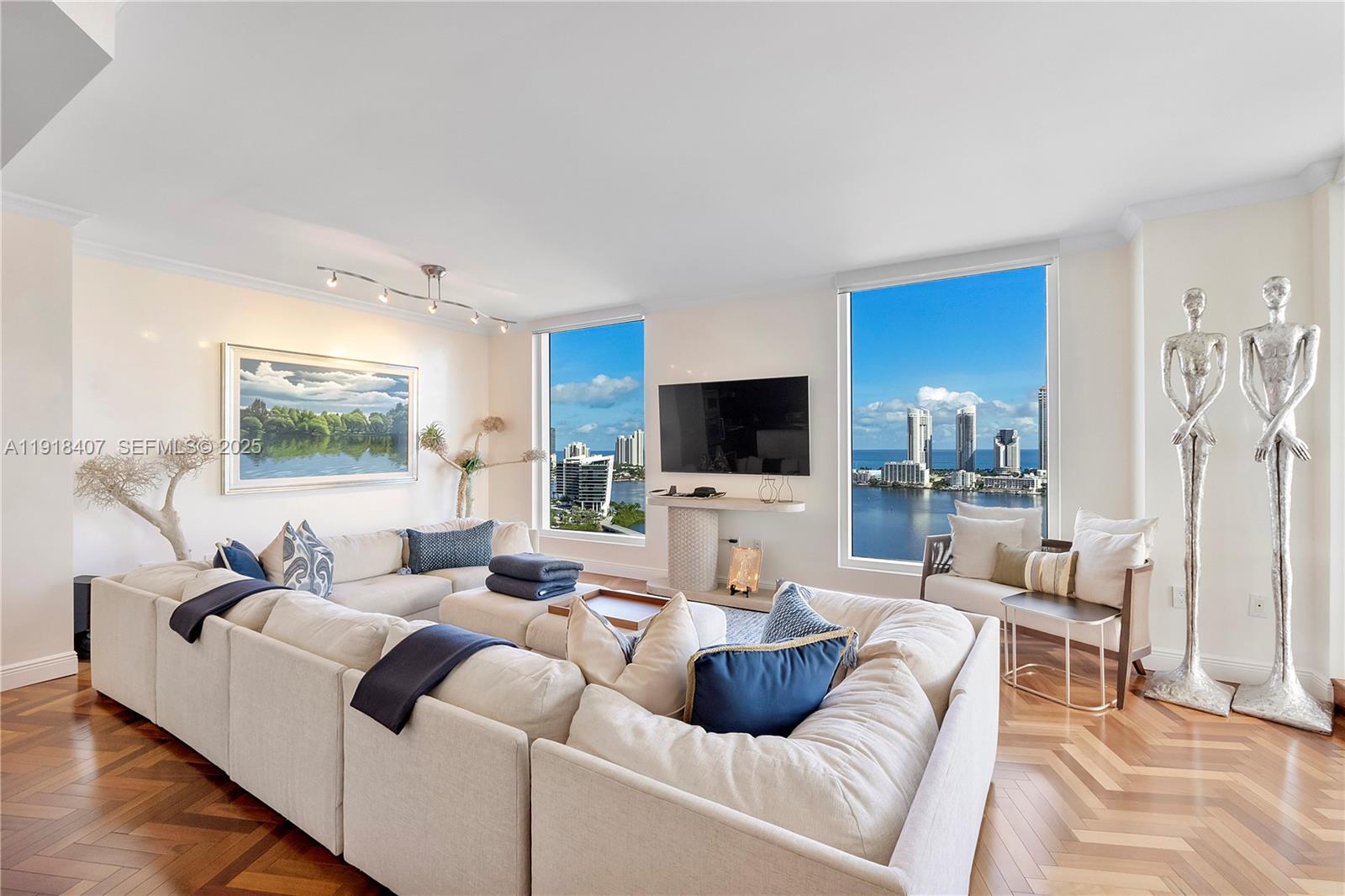 BELLAMARE @ WILLIAMS ISLA - Residential