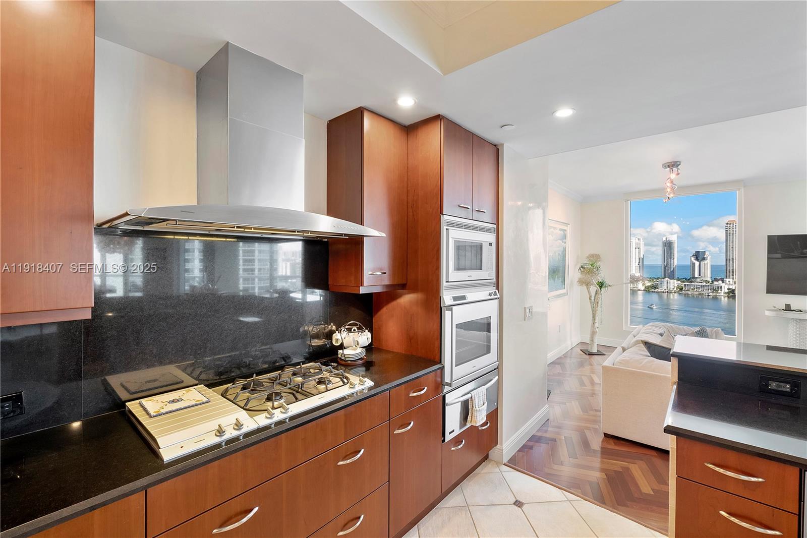 BELLAMARE @ WILLIAMS ISLA - Residential