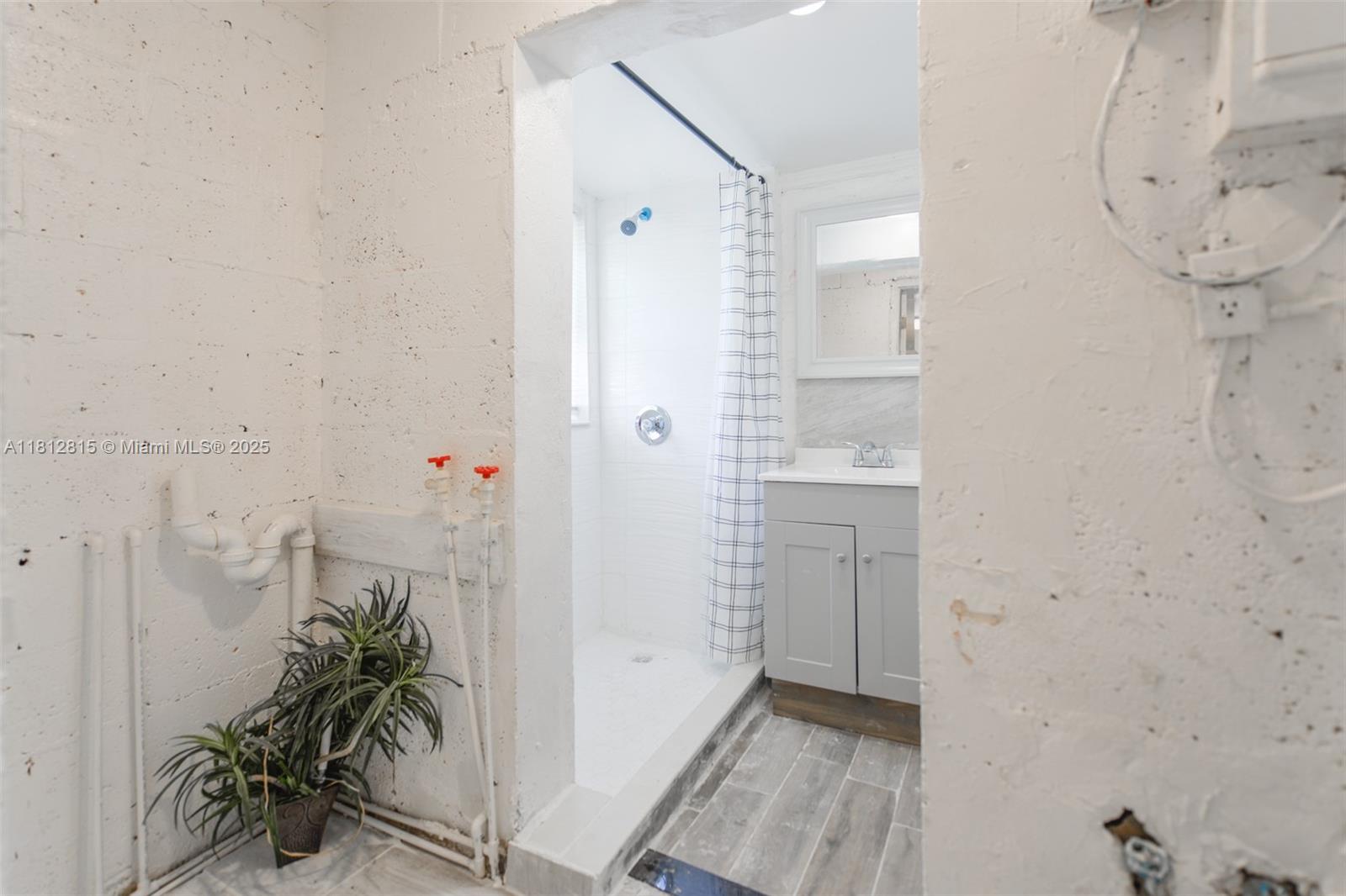 CRESTHAVEN NO 2 - Residential