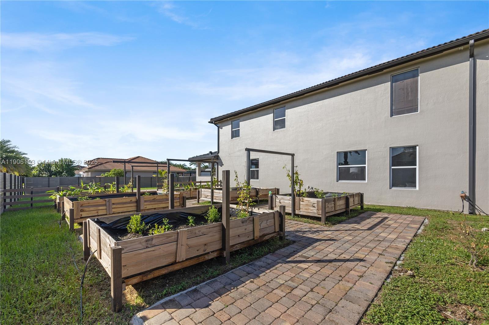 ESTATE MANSIONS 1ST ADDN - Residential