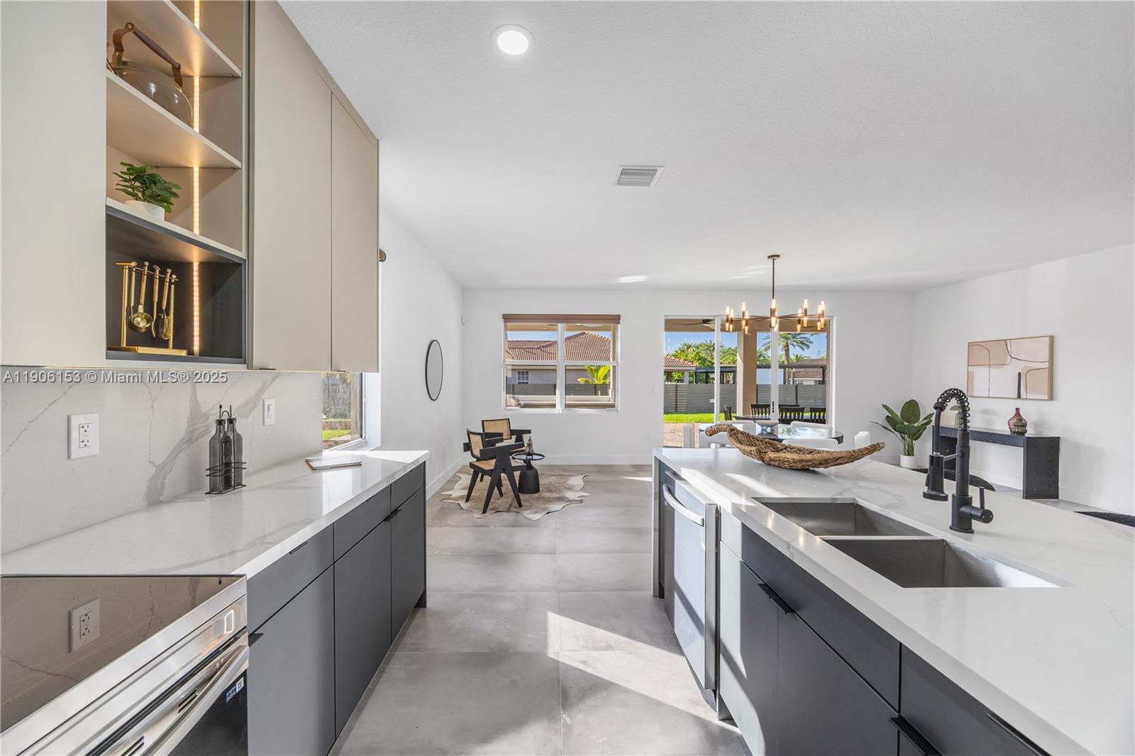 ESTATE MANSIONS 1ST ADDN - Residential