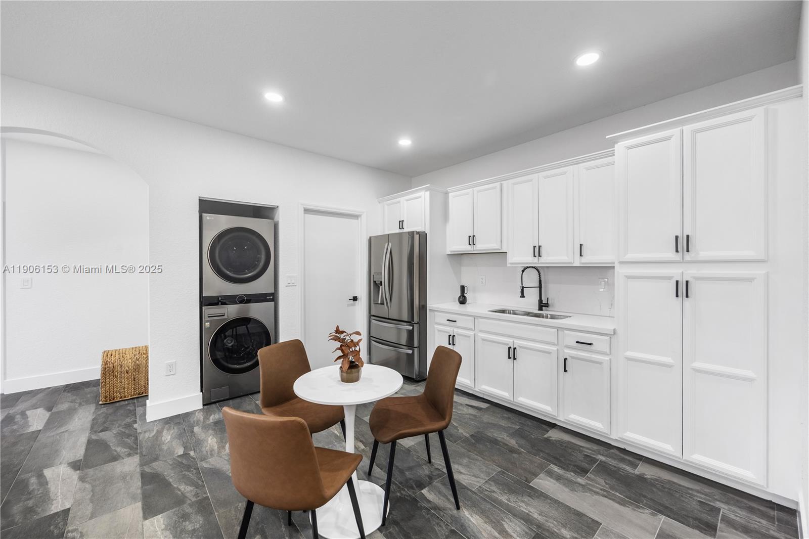 ESTATE MANSIONS 1ST ADDN - Residential