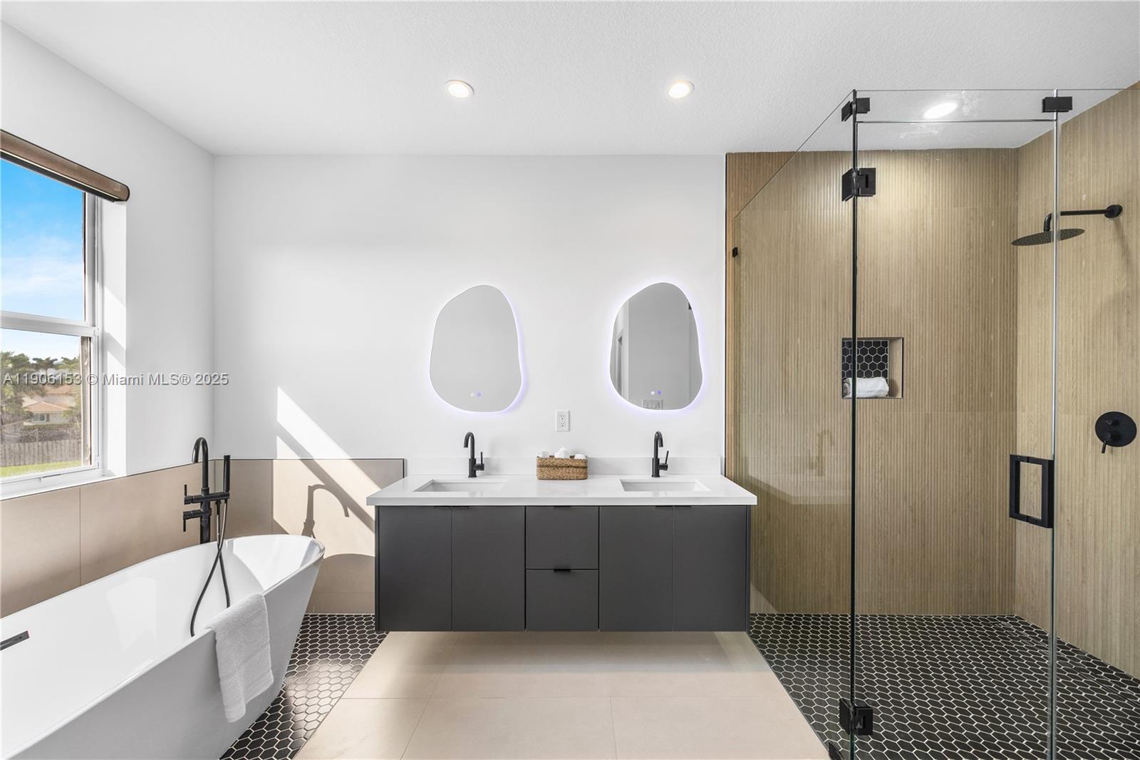 ESTATE MANSIONS 1ST ADDN - Residential