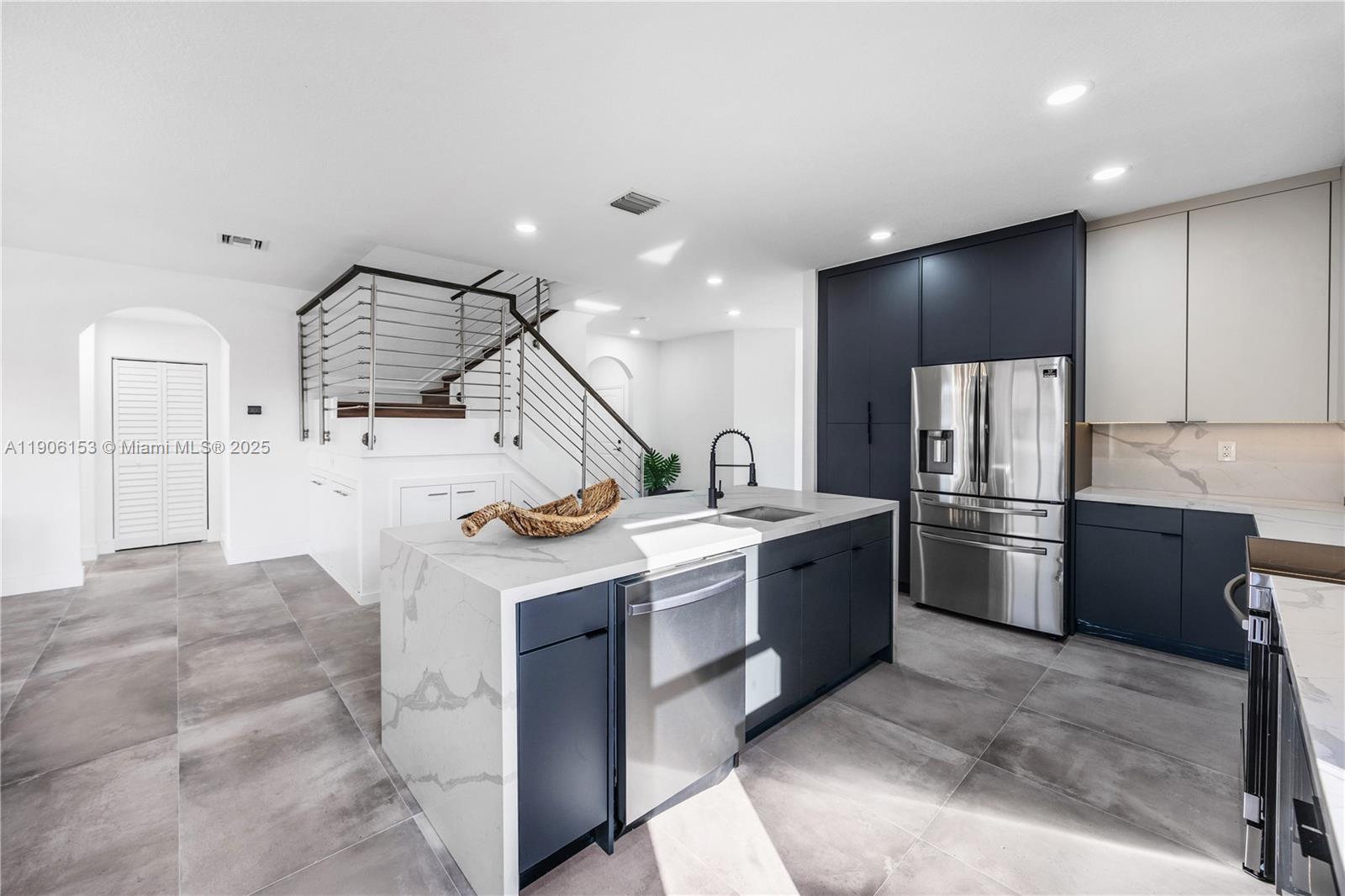 ESTATE MANSIONS 1ST ADDN - Residential