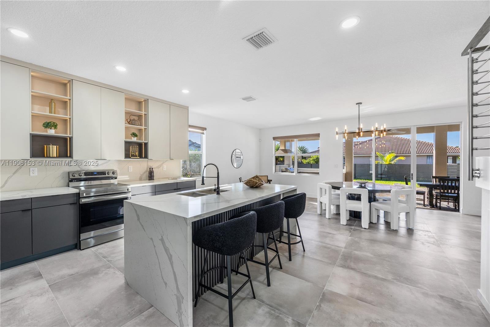 ESTATE MANSIONS 1ST ADDN - Residential