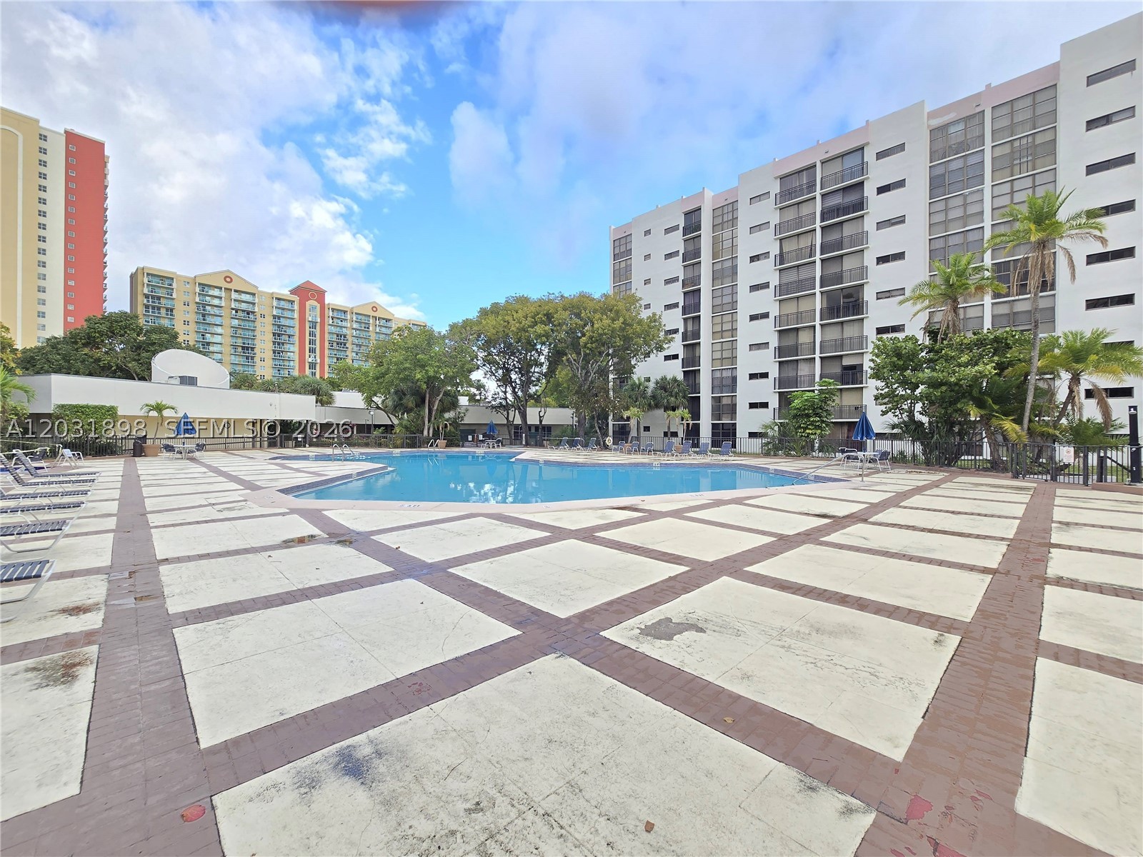 16919 N Bay Rd 517