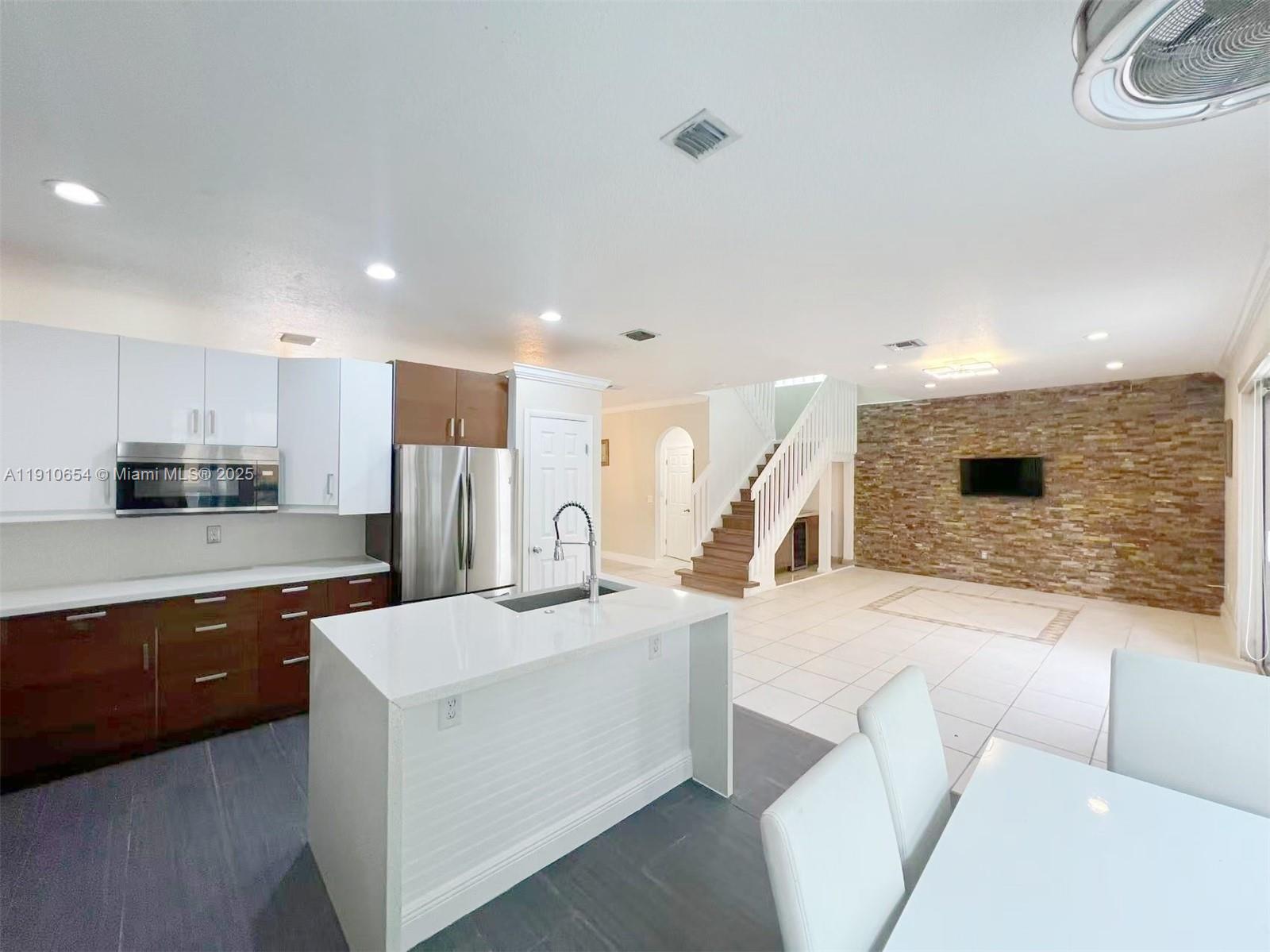 PEMBROKE PINES REGIONAL - Residential Lease