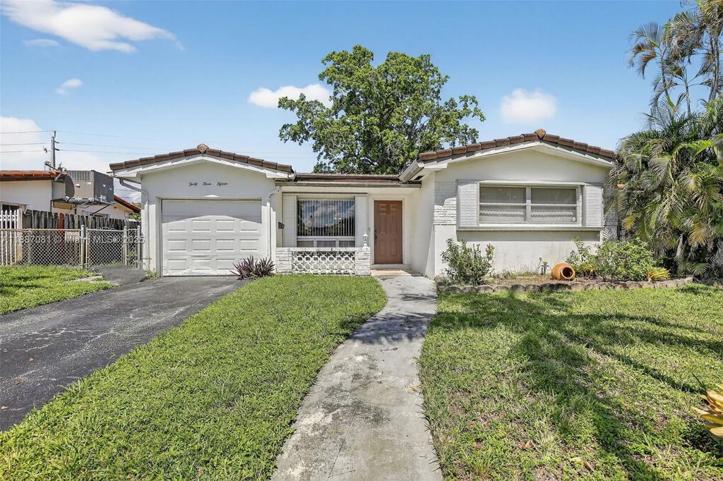 Photo of 4315 W Park Rd, Hollywood, FL 33021 (MLS # A11887081)