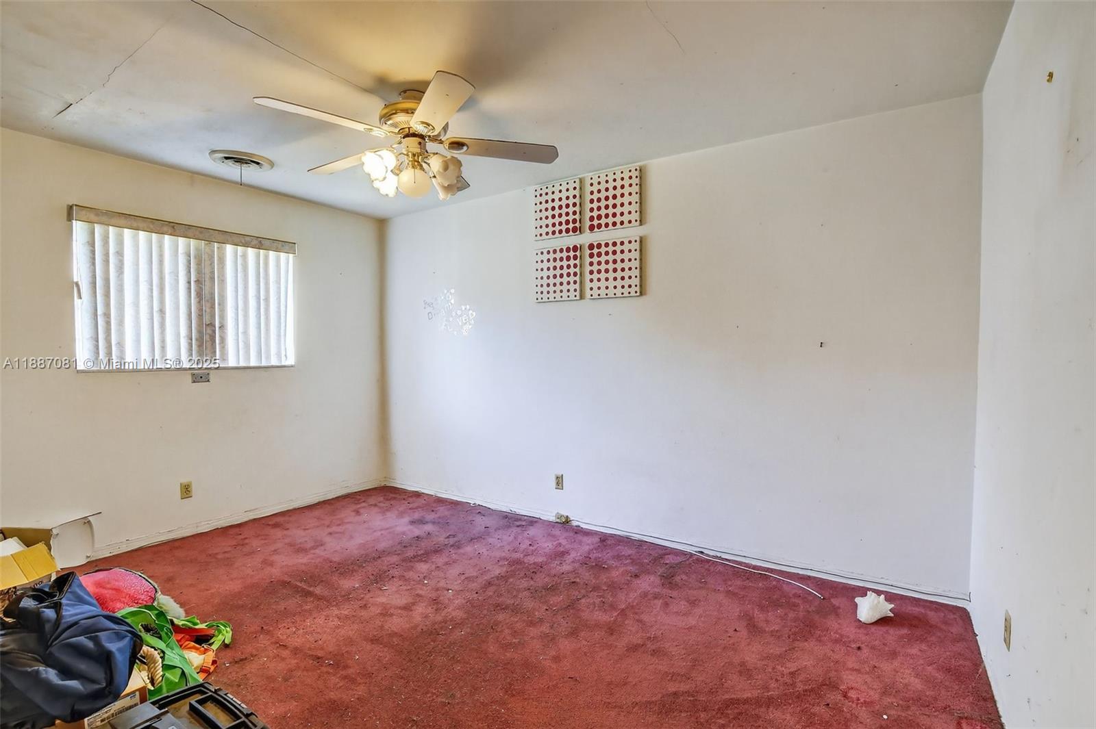 HOLLYWOOD HILLS - Residential