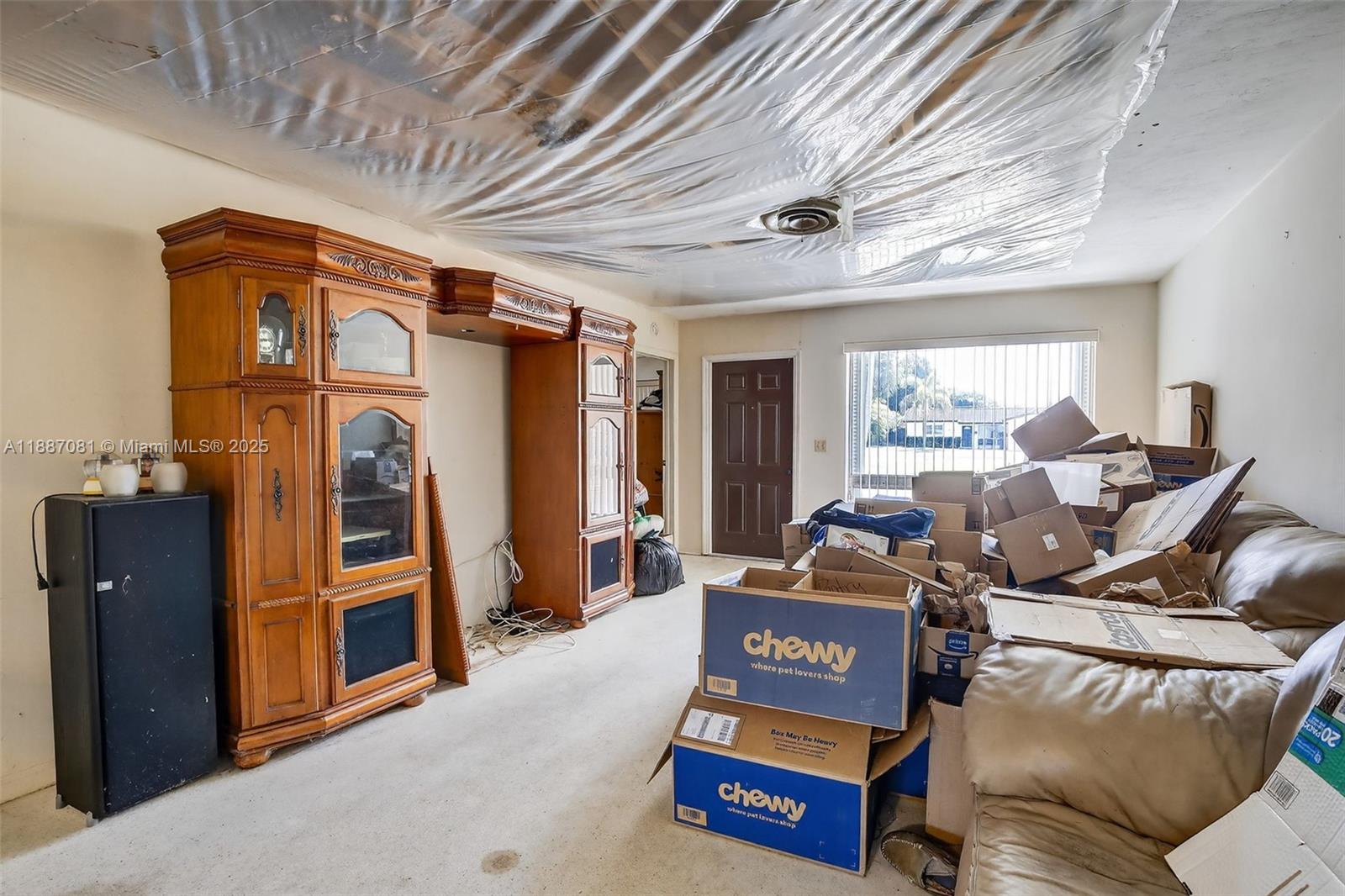 HOLLYWOOD HILLS - Residential