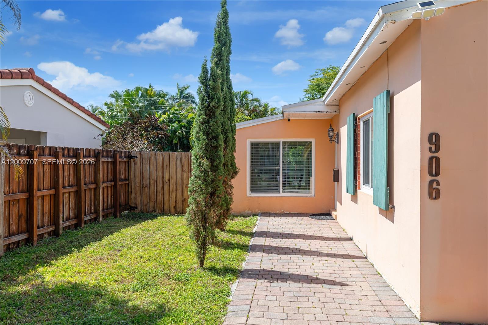 GULFSTREAM ESTATES - Residential