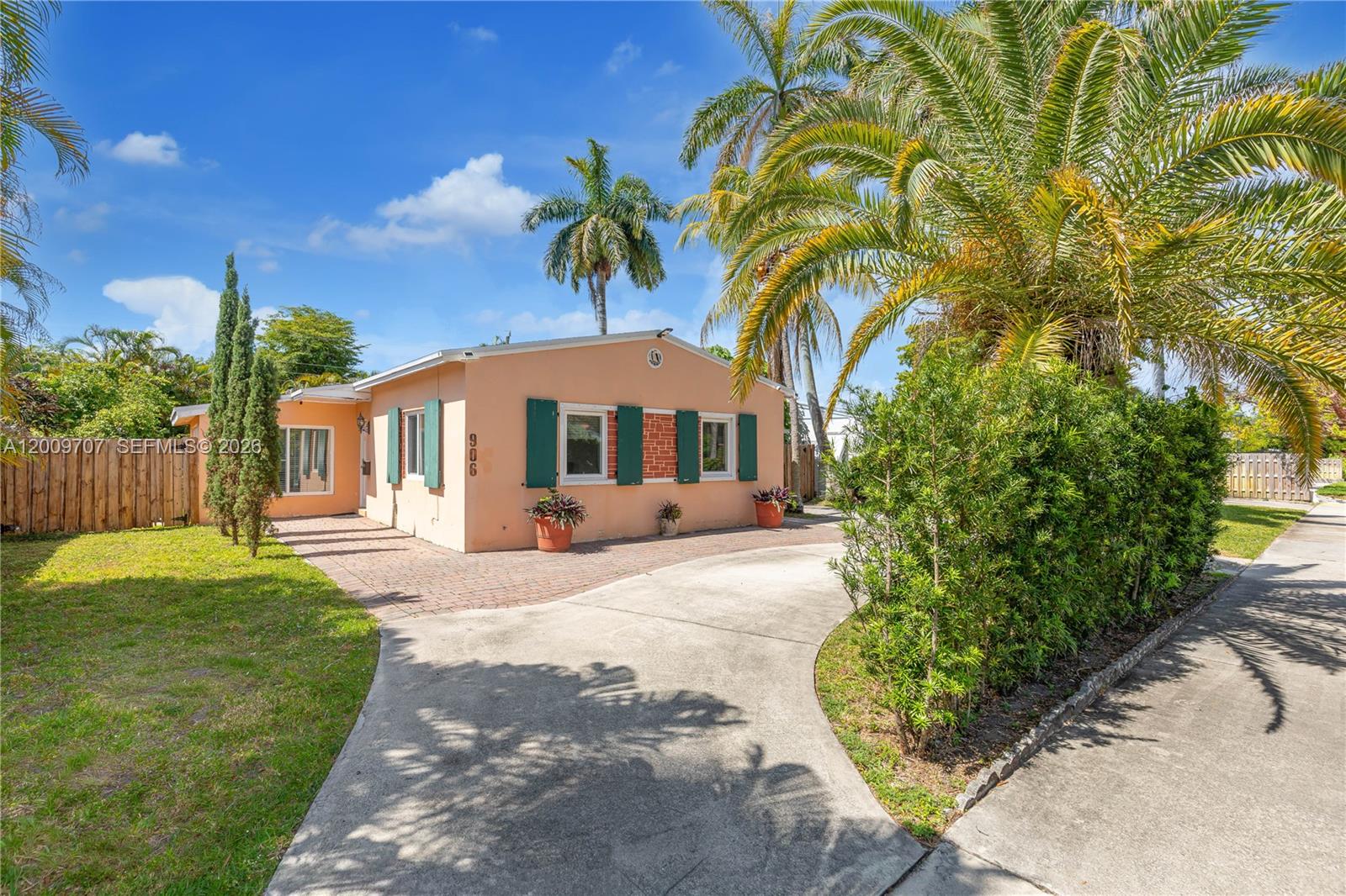 GULFSTREAM ESTATES - Residential