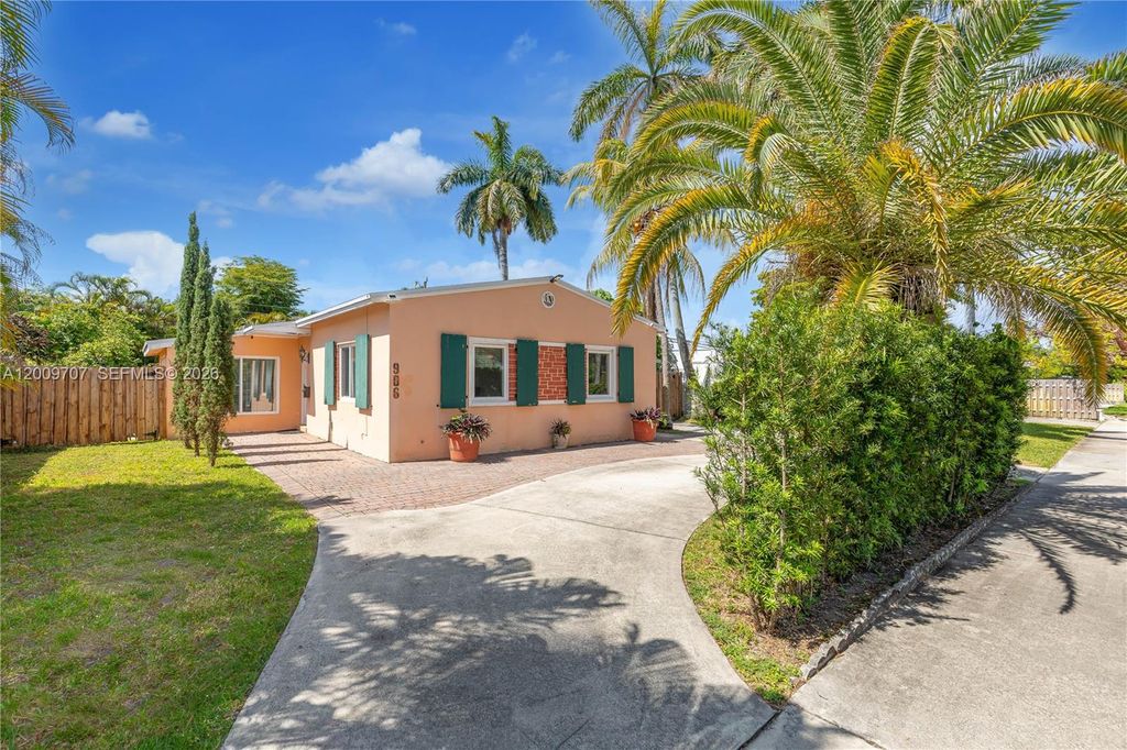 Photo of 906 NE 5th St, Hallandale Beach, FL 33009 (MLS # A12009707)