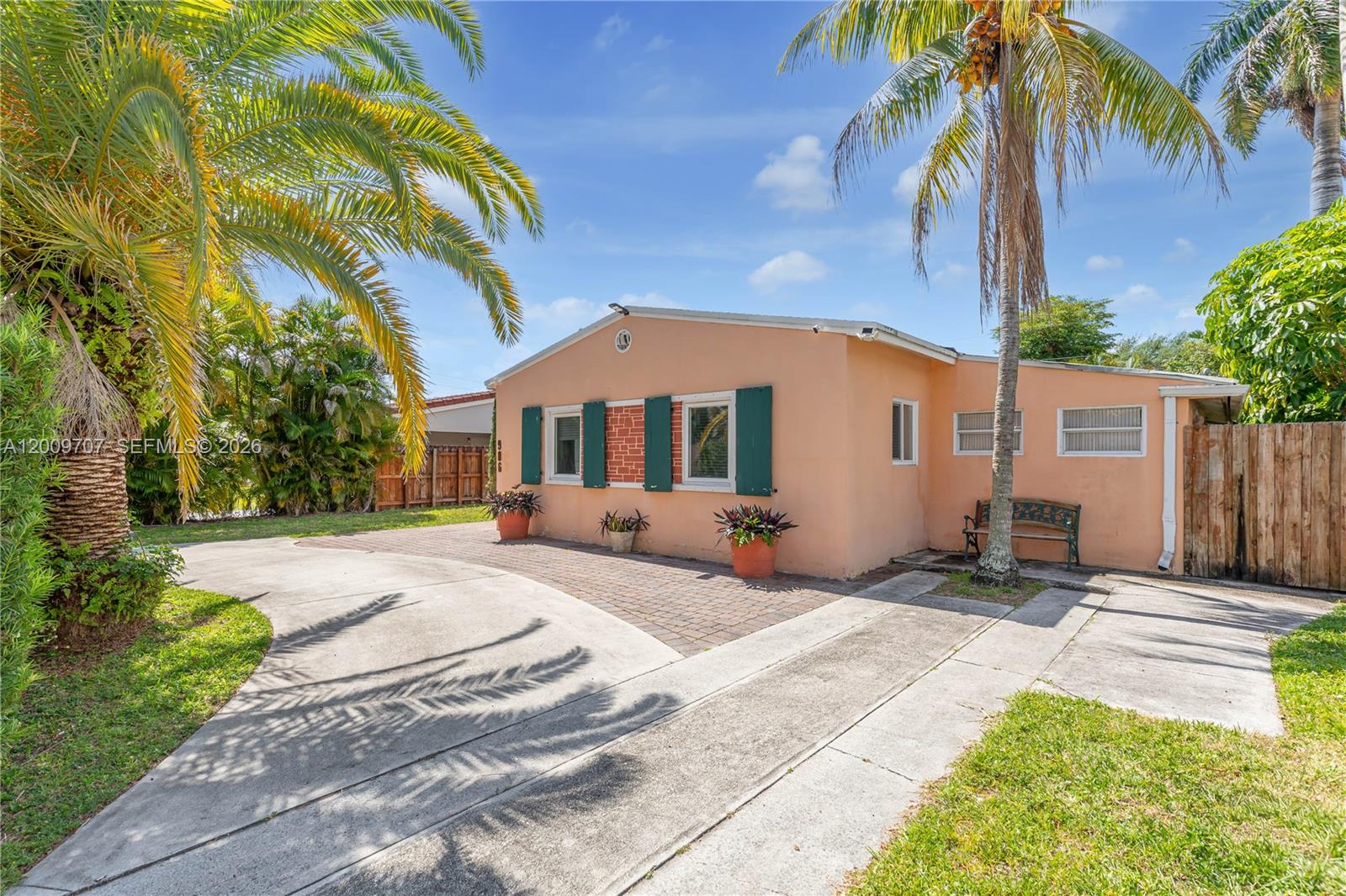 GULFSTREAM ESTATES - Residential