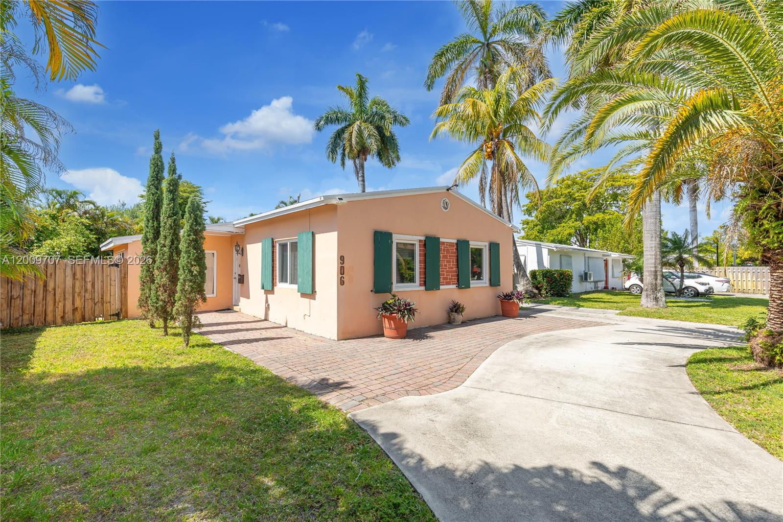 GULFSTREAM ESTATES - Residential