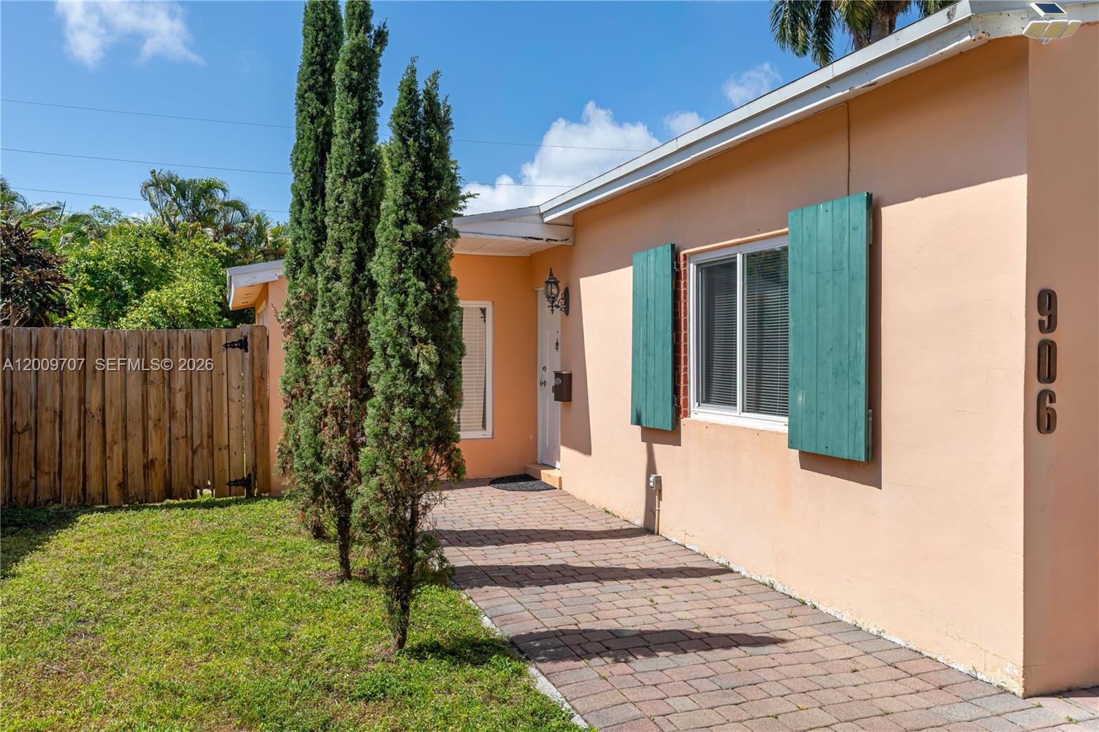 GULFSTREAM ESTATES - Residential