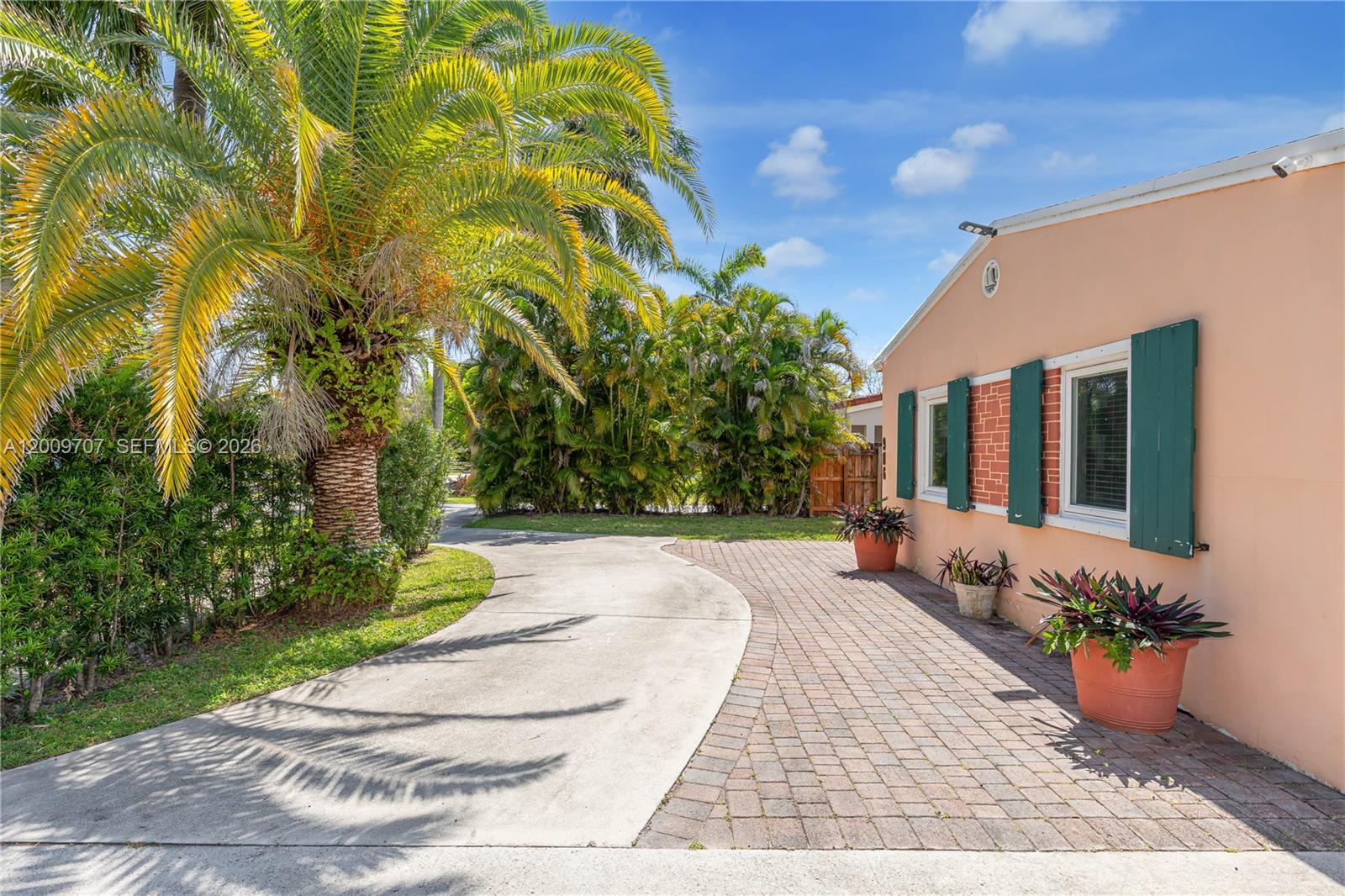 GULFSTREAM ESTATES - Residential