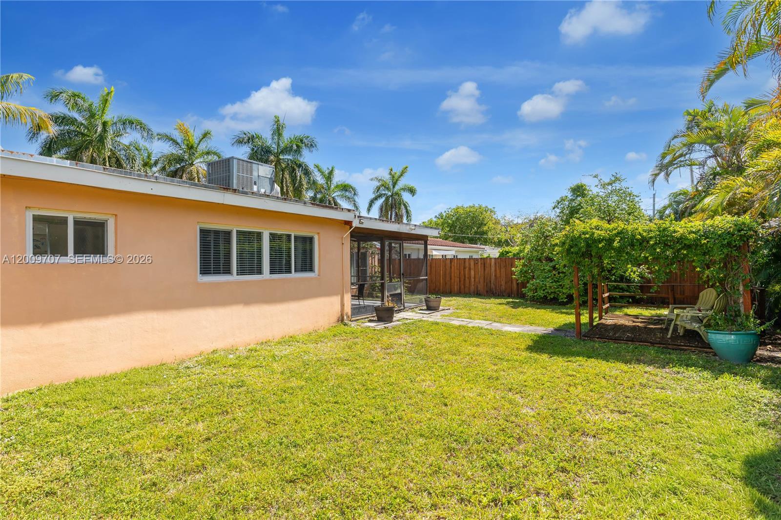GULFSTREAM ESTATES - Residential