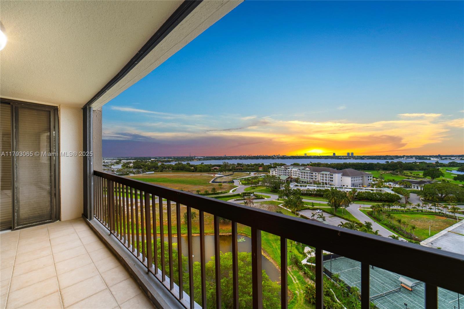 2450 Presidential Way 1607