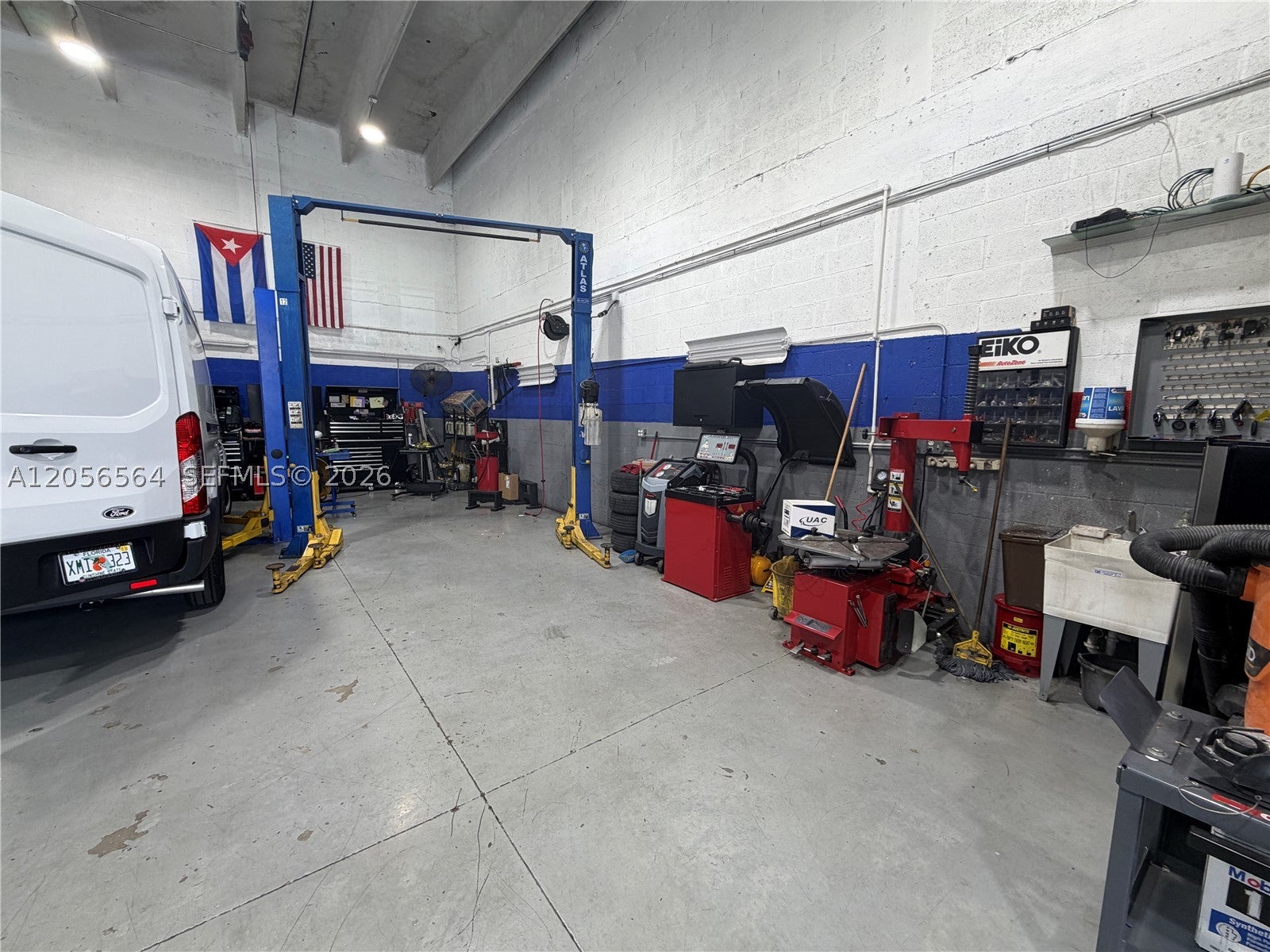 Mechanic Shop NW For Sale