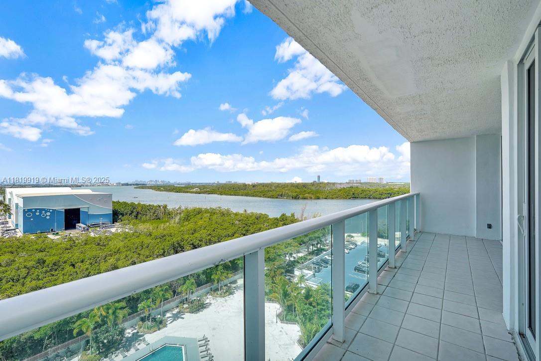 100 Bayview Dr 1223
