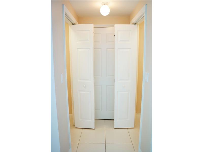 CASABLANCA VILLAS CONDO - Residential Lease