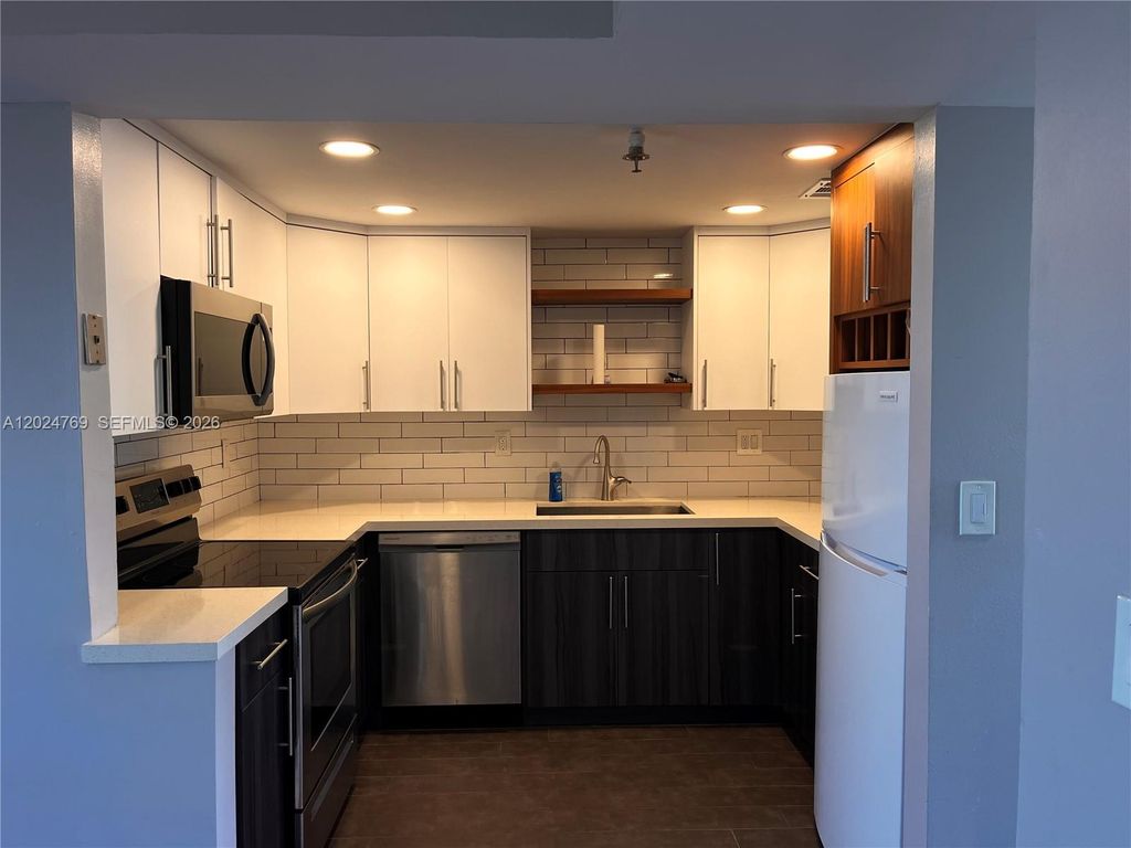 Photo of 3100 W Rolling Hills Cir #403, Davie, FL 33328 (MLS # A12024769)