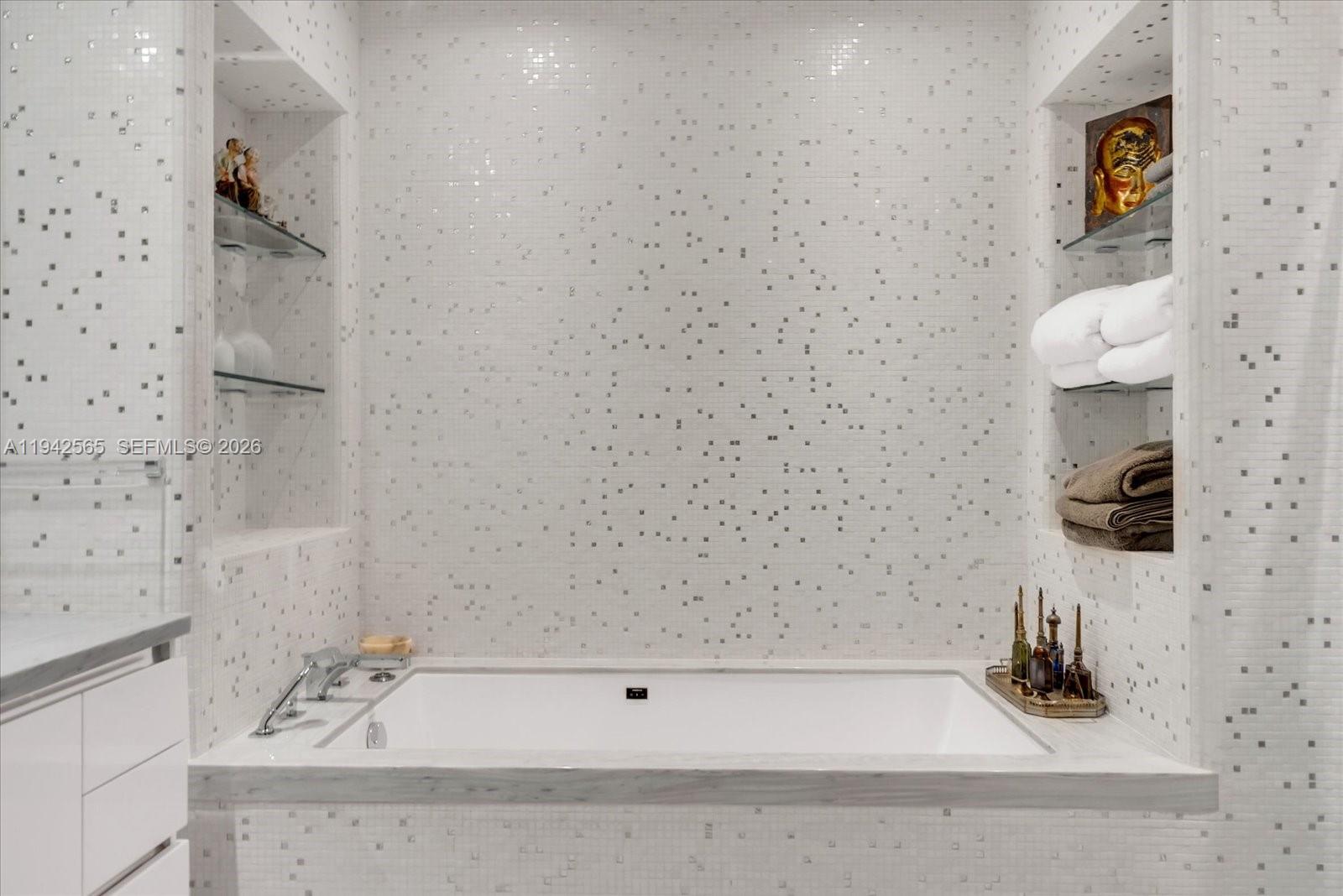 Jade Signature Condo - Residential