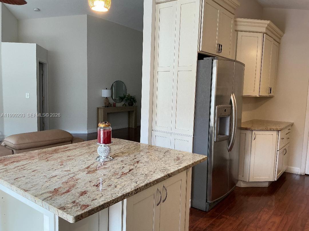 EMBASSY LAKES - Residential