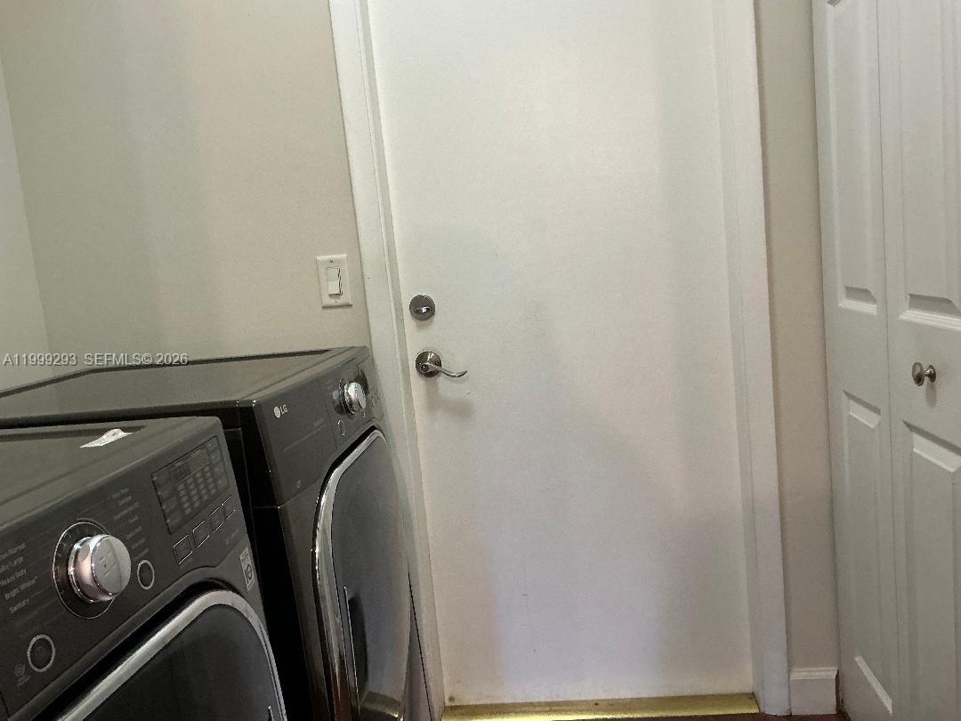 EMBASSY LAKES - Residential