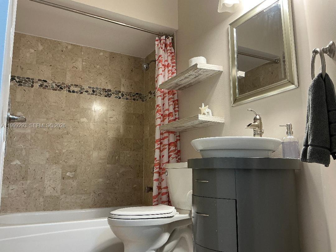 EMBASSY LAKES - Residential