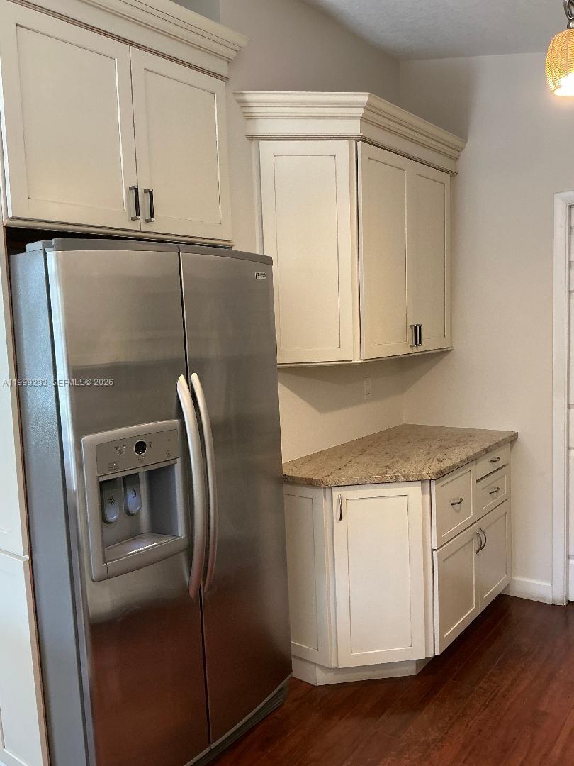 EMBASSY LAKES - Residential