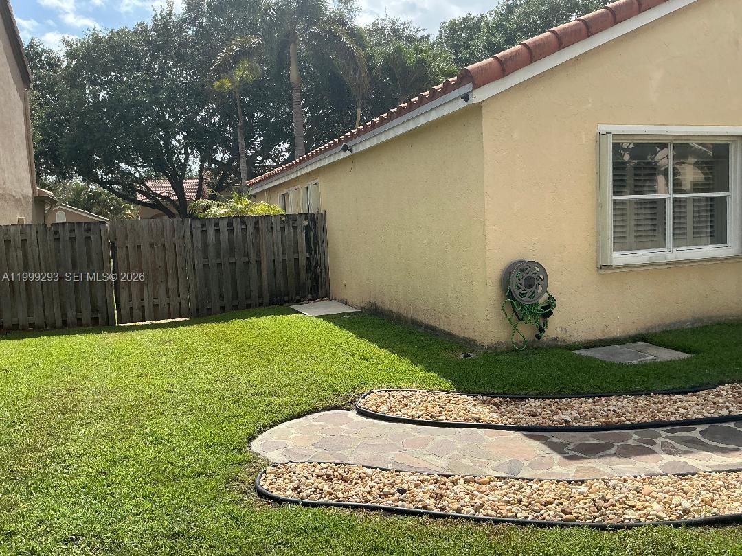 EMBASSY LAKES - Residential