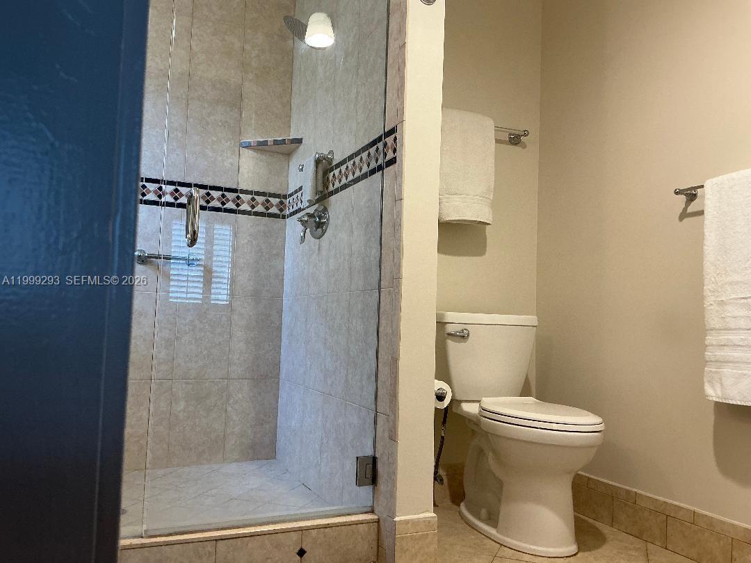 EMBASSY LAKES - Residential