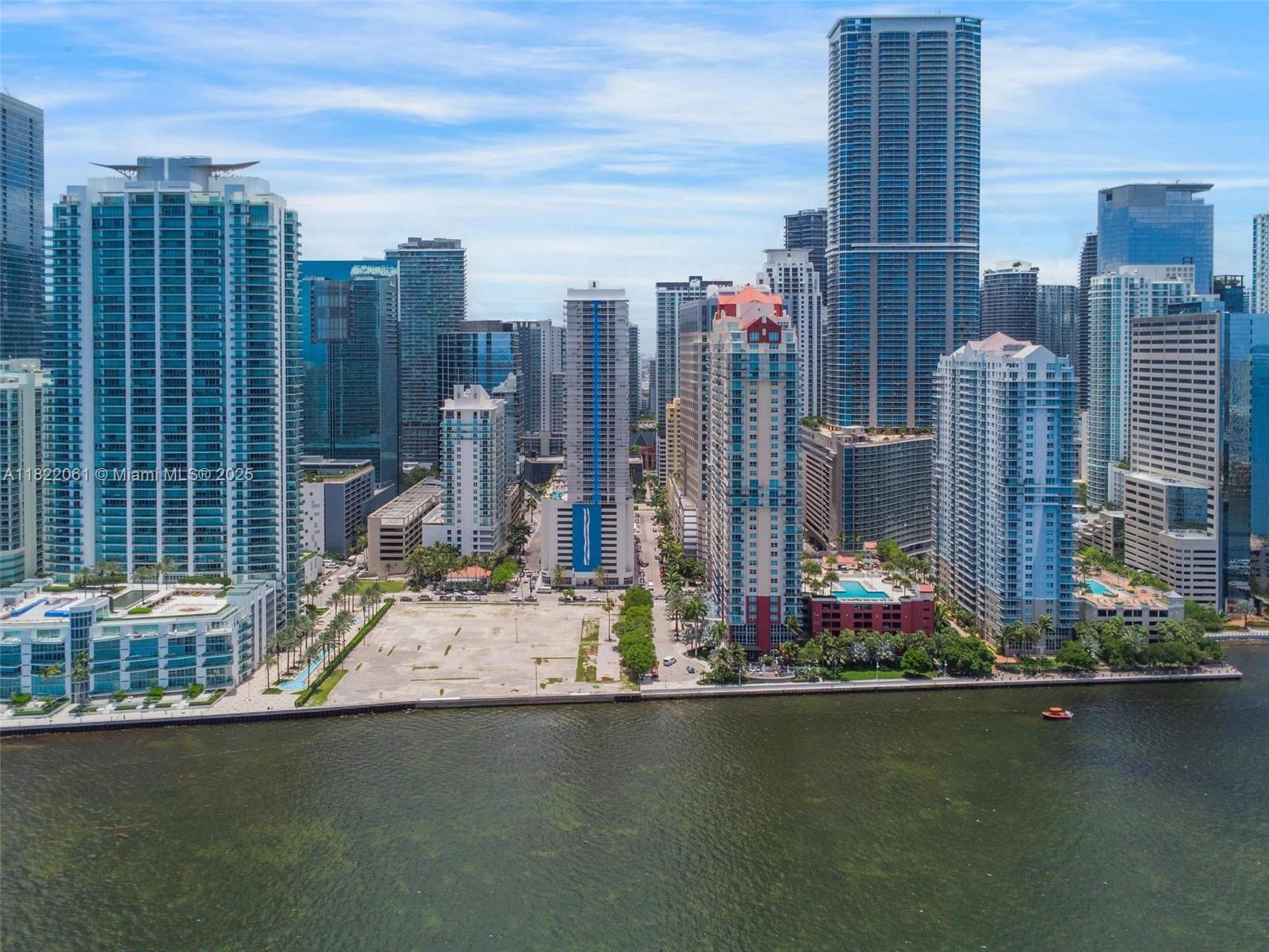 Rental Property at 1200 Brickell Bay Dr 1907, Miami, Broward County, Florida - Bedrooms: 1 
Bathrooms: 1  - $4,000 MO.