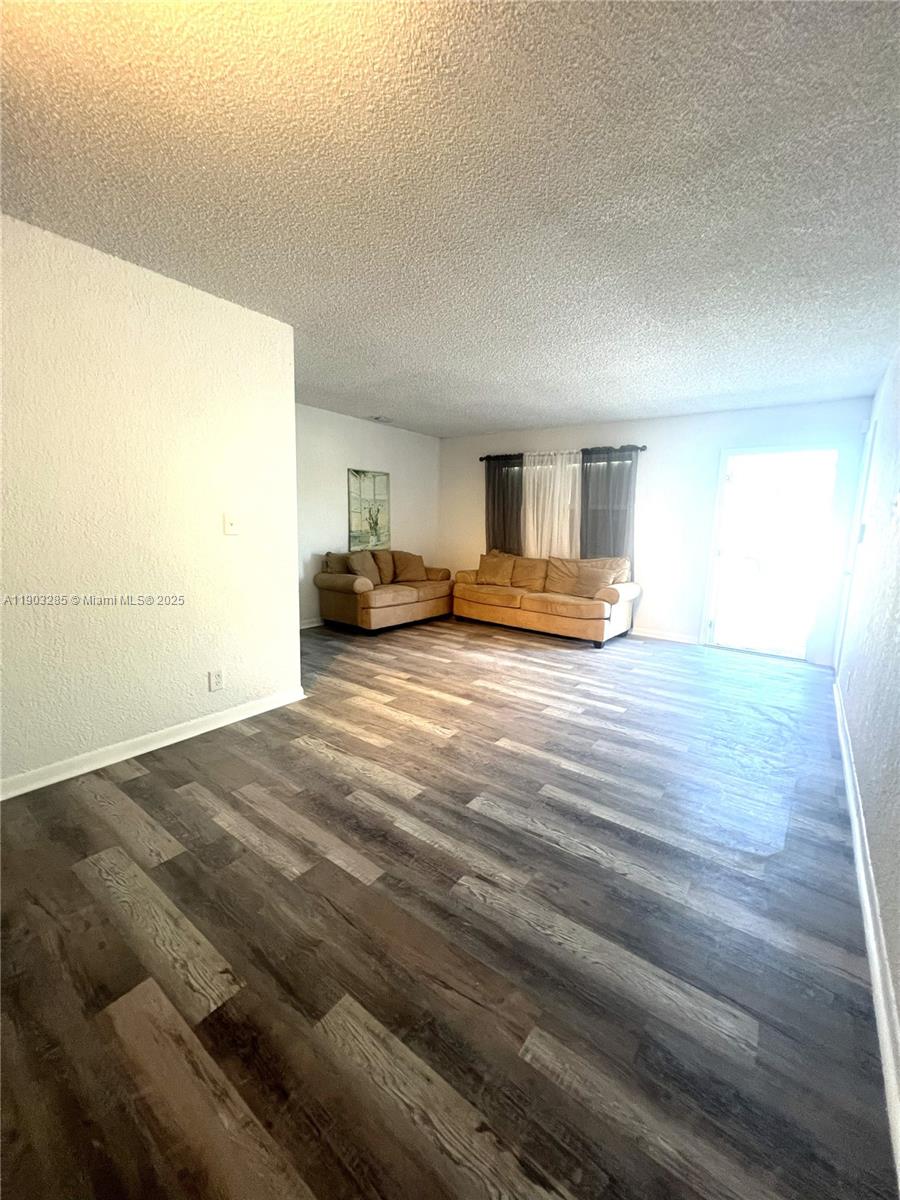 COMMONWEALTH MANOR - Residential