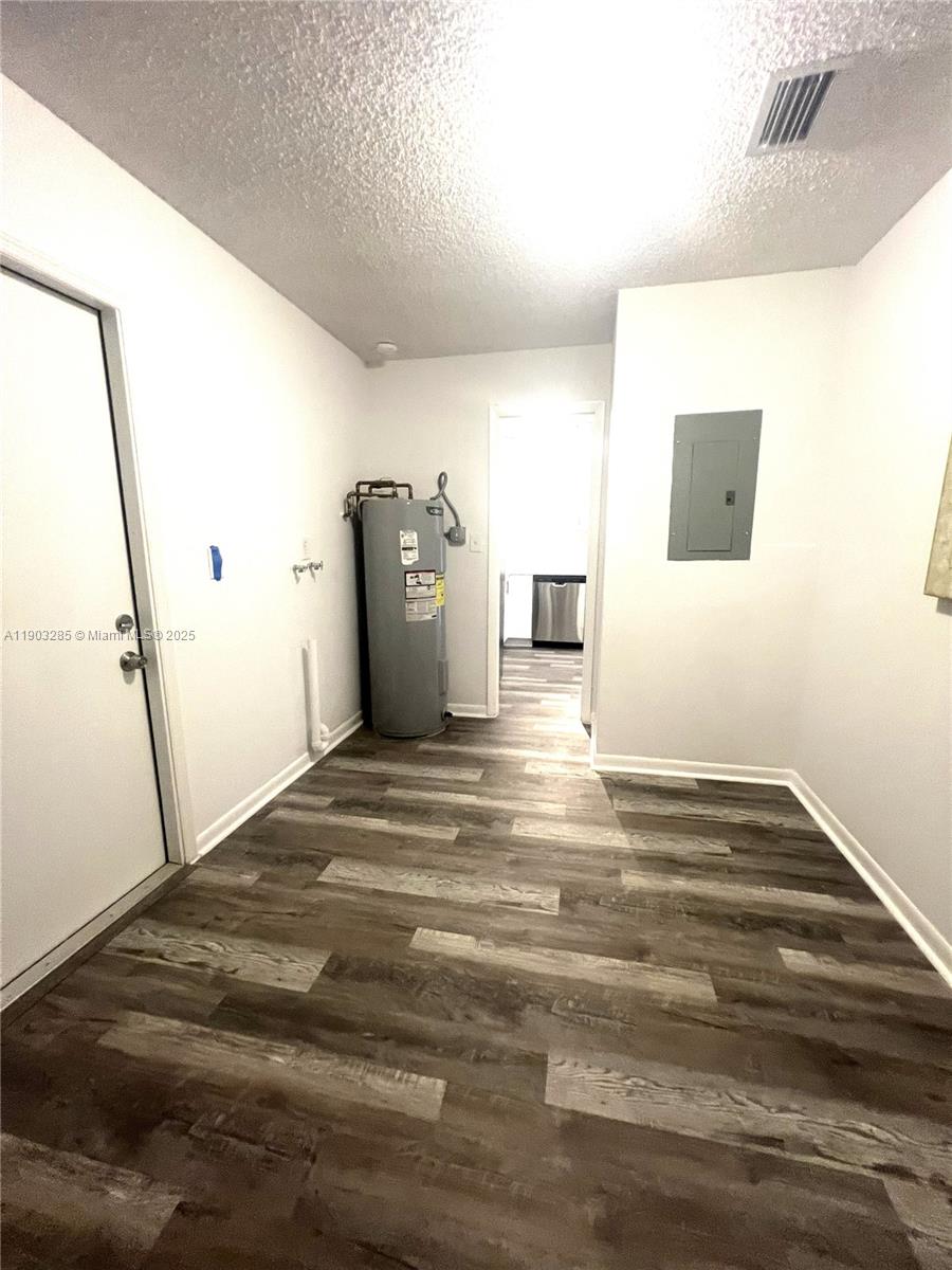 COMMONWEALTH MANOR - Residential